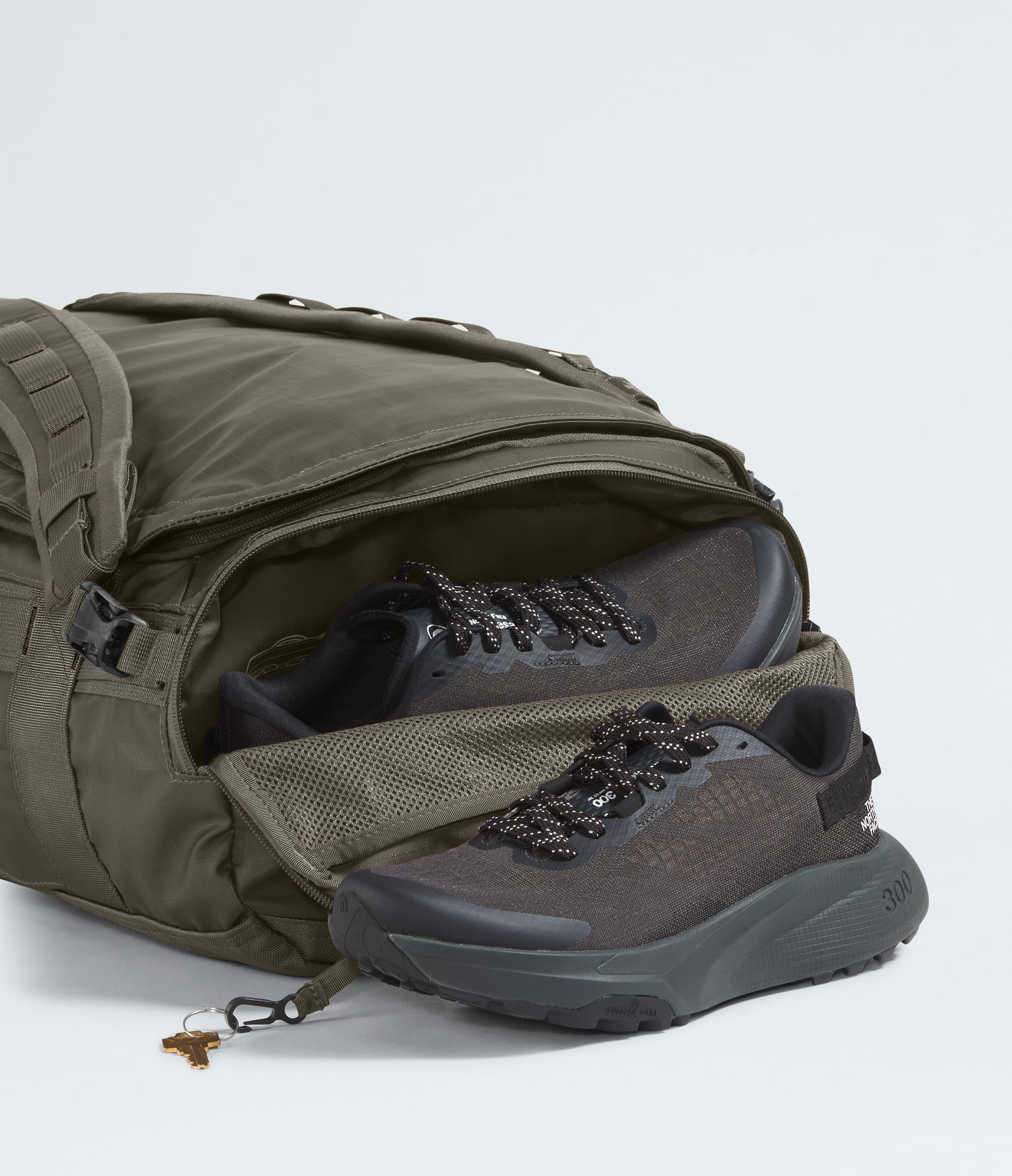 Base Camp Voyager Duffel32L TNF ALT2