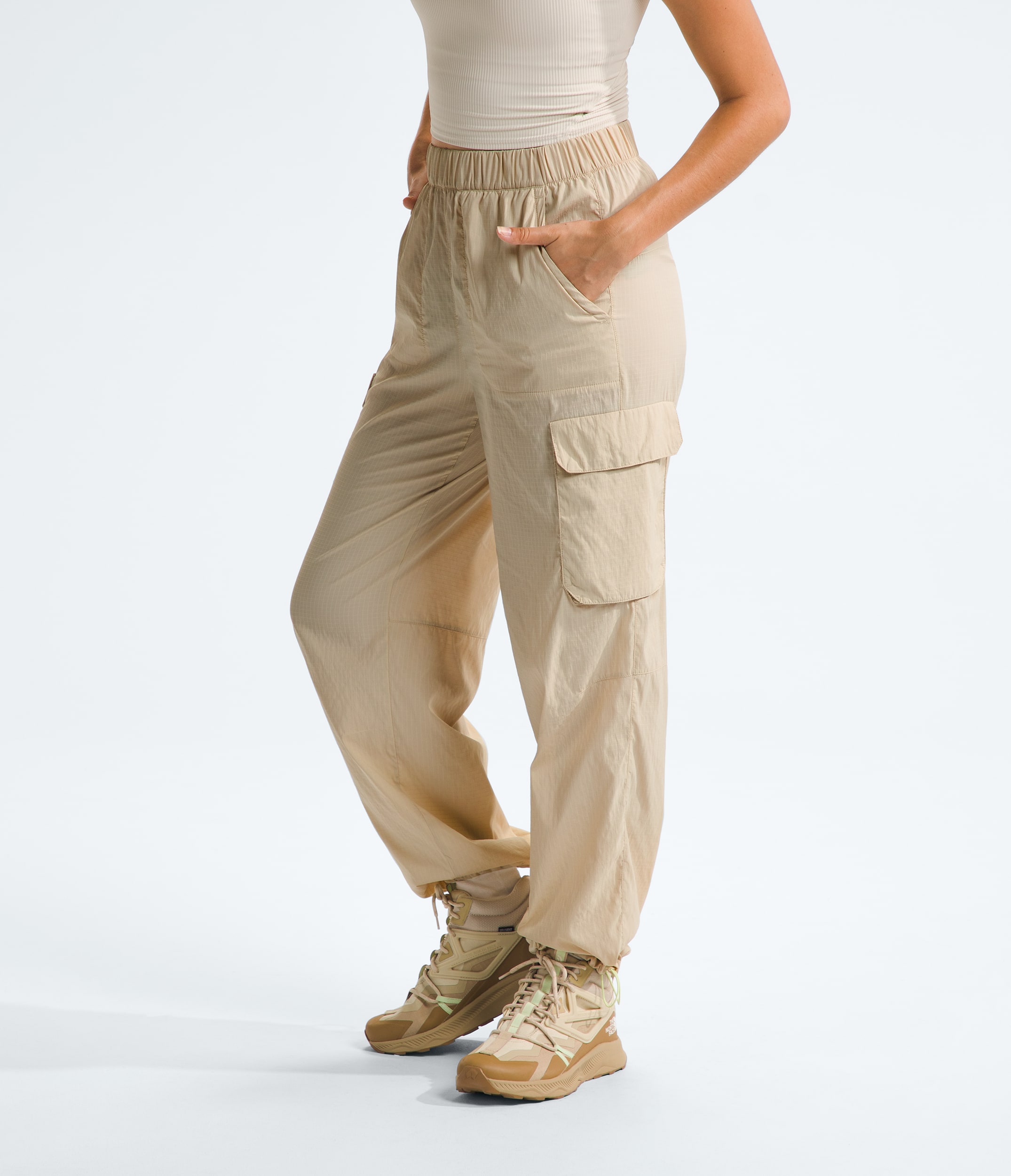 Womens Spring Peak Cargo Pants TNF MODEL34