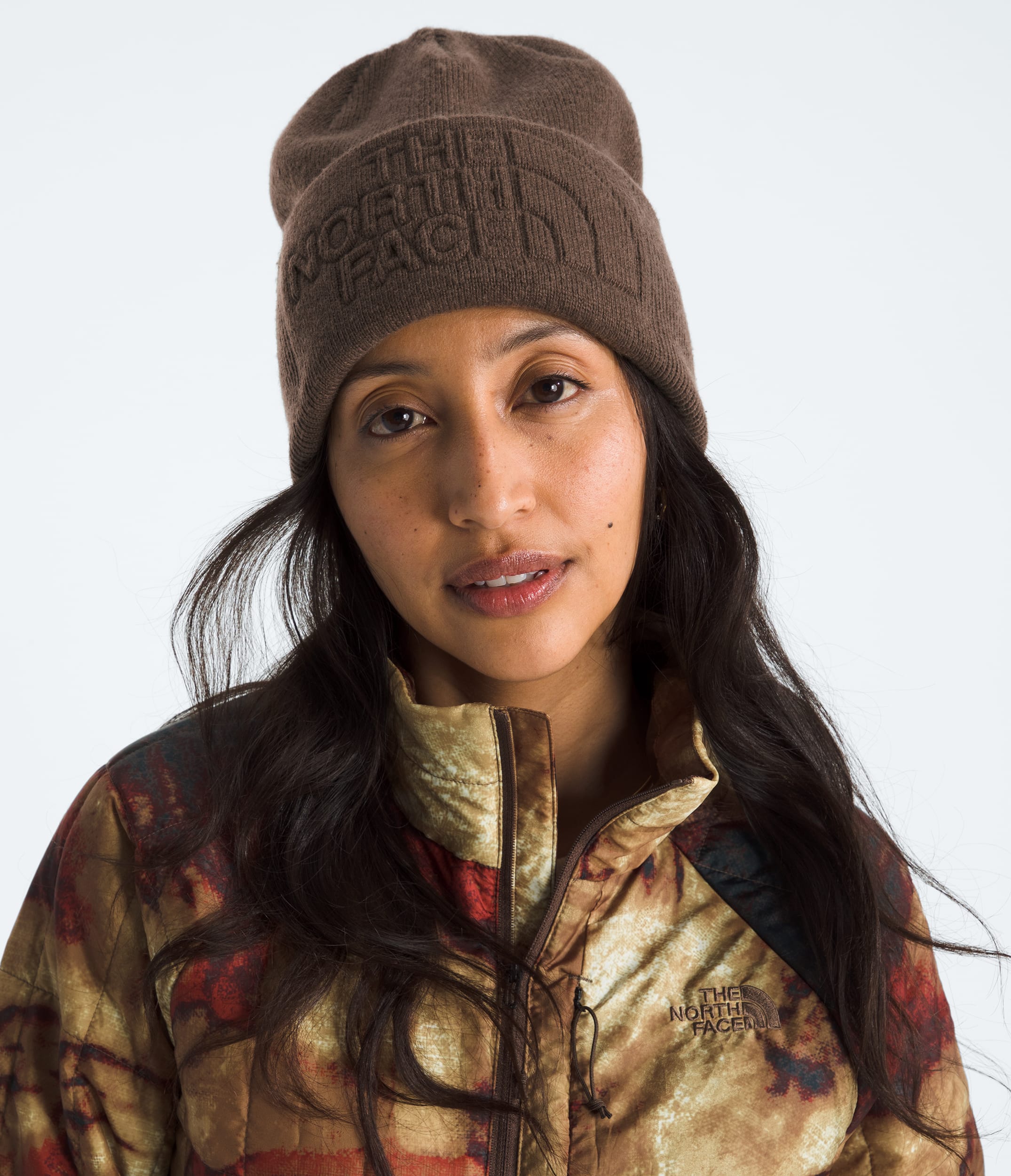 Urban Embossed Beanie TNF MODELBACK