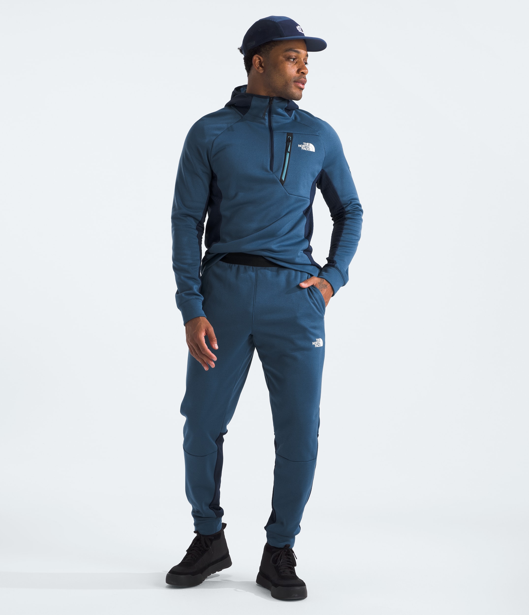 Mens Mountain Athletics Fleece Pants TNF HERO2