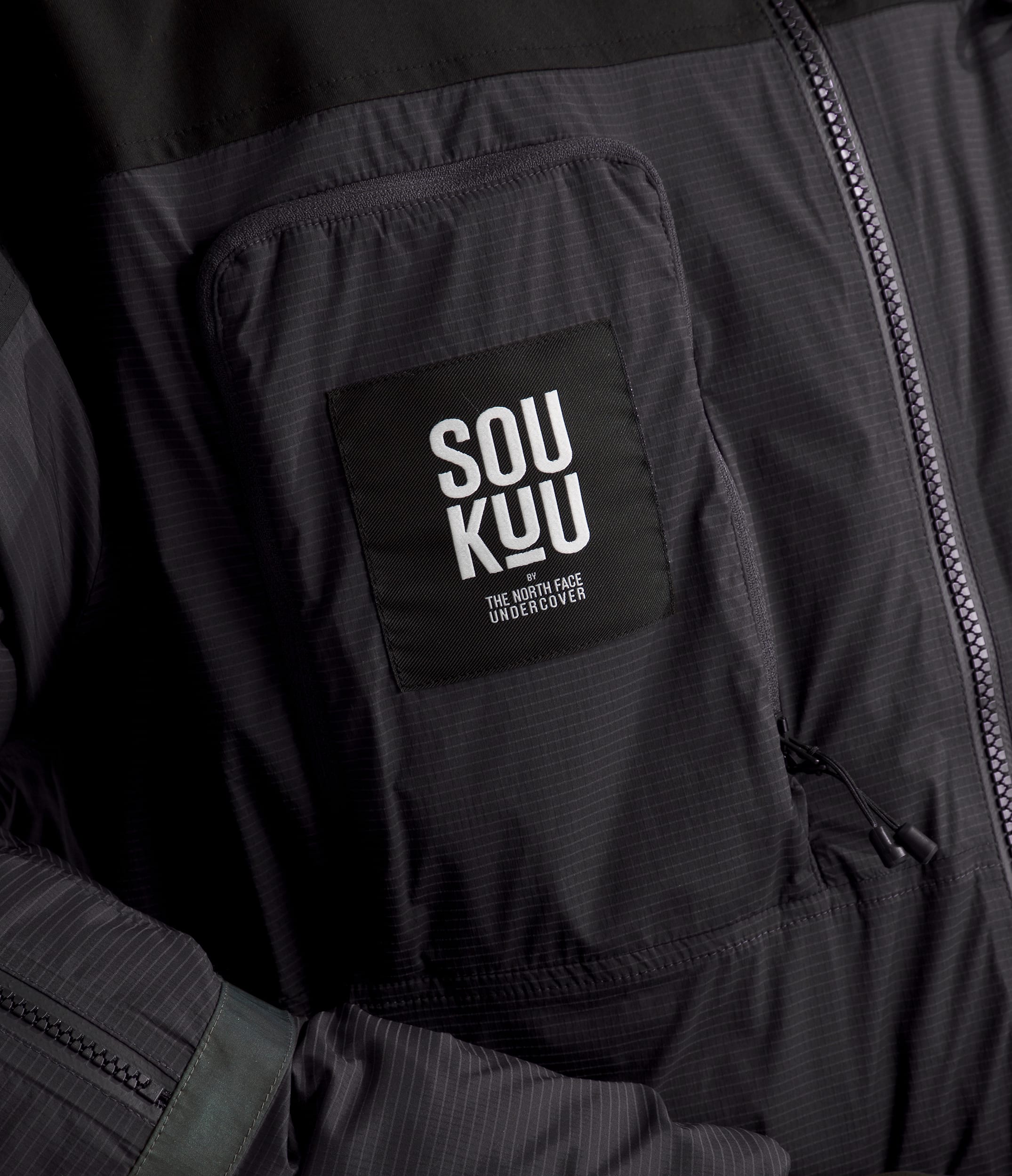 TNF X UNDERCOVER SOUKUU Hike 5050 Super Parka TNF MODELCLOSE1