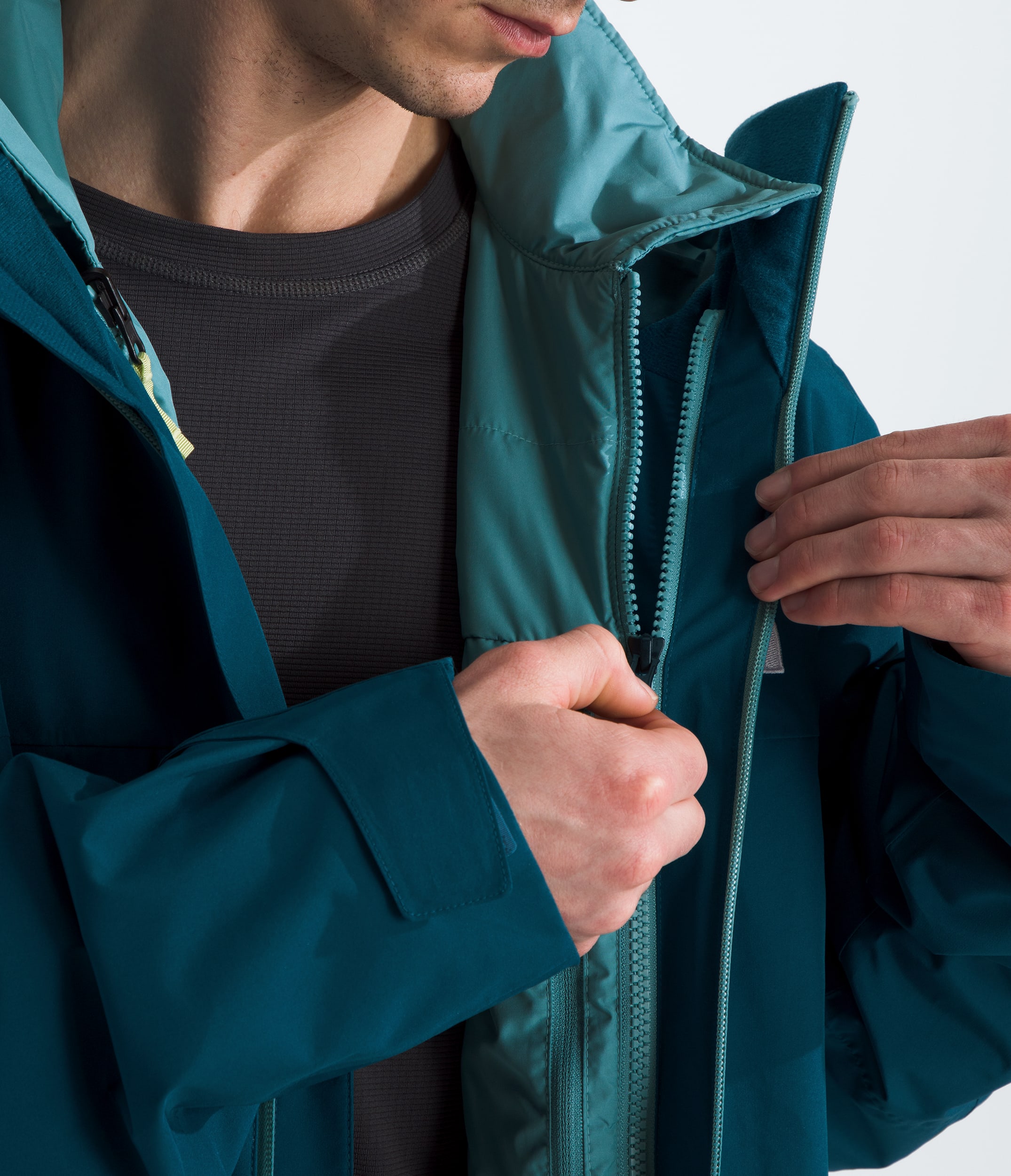 Mens THERMOBALL Snow Triclimate Jacket TNF MODELCLOSE3