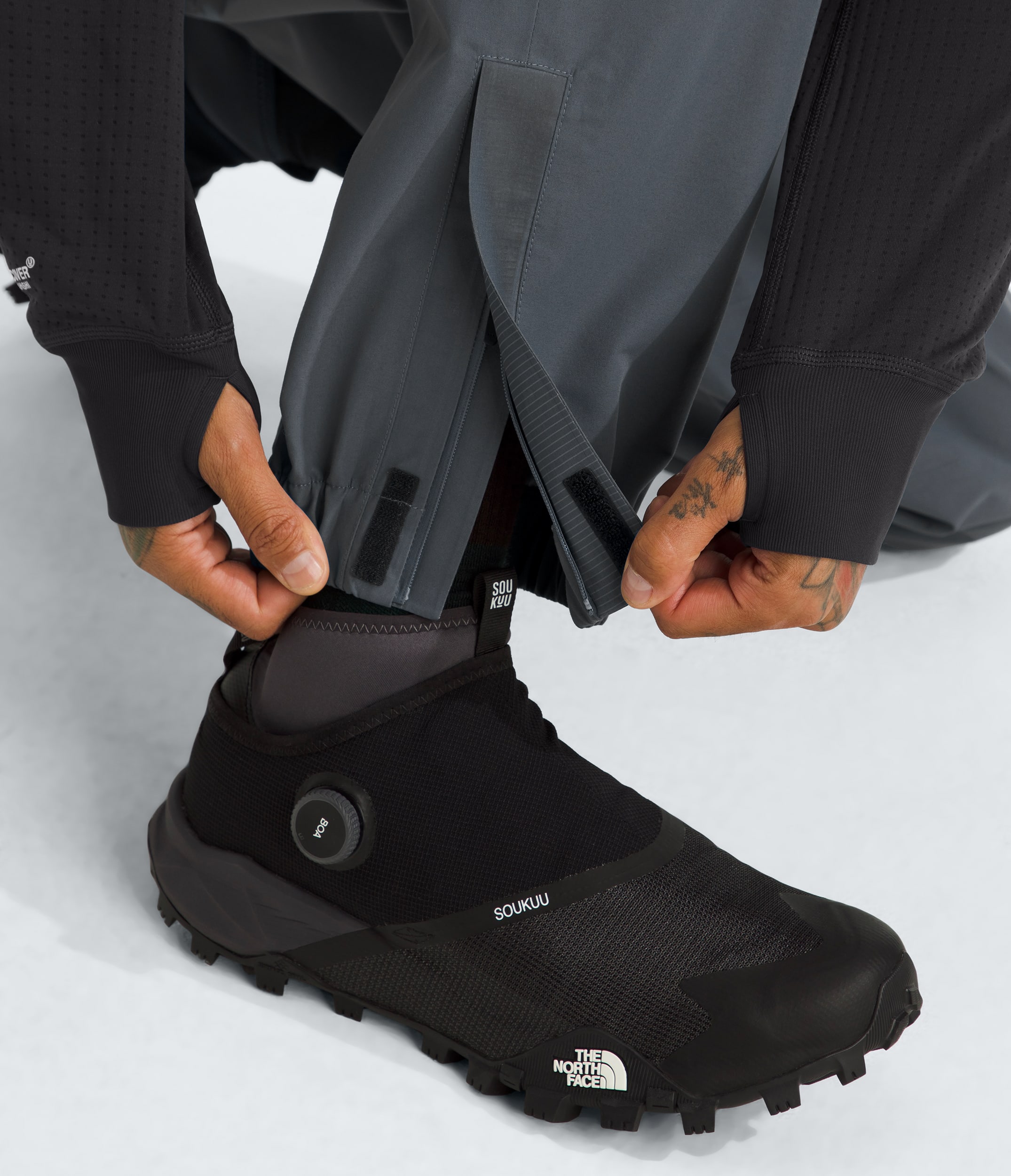 TNF X UNDERCOVER SOUKUU Hike Utility Shell Pants TNF MODELALT1