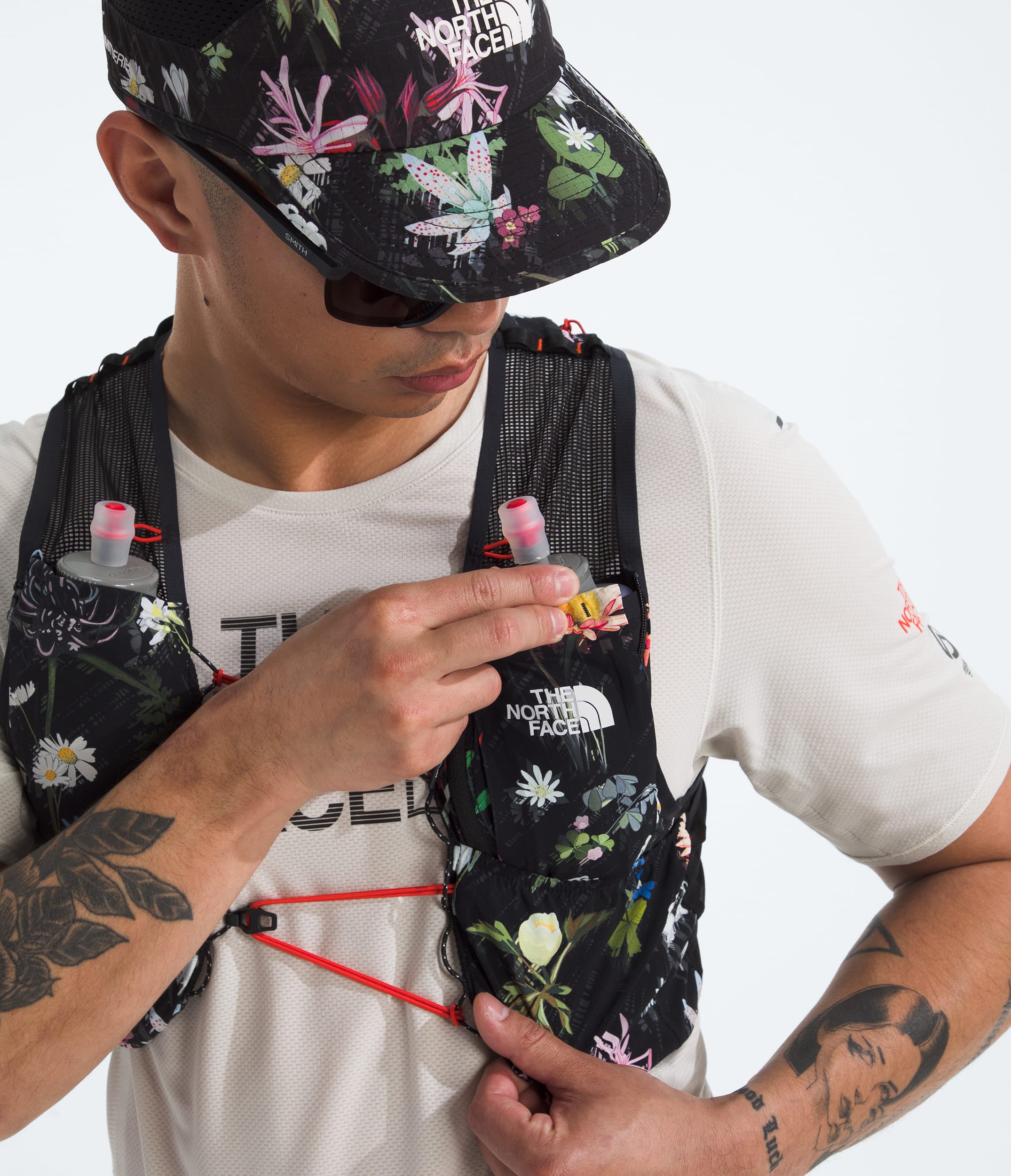 Summit Series Run Vest 10 TNF TNF BlackAlpine Floral Print ALT3