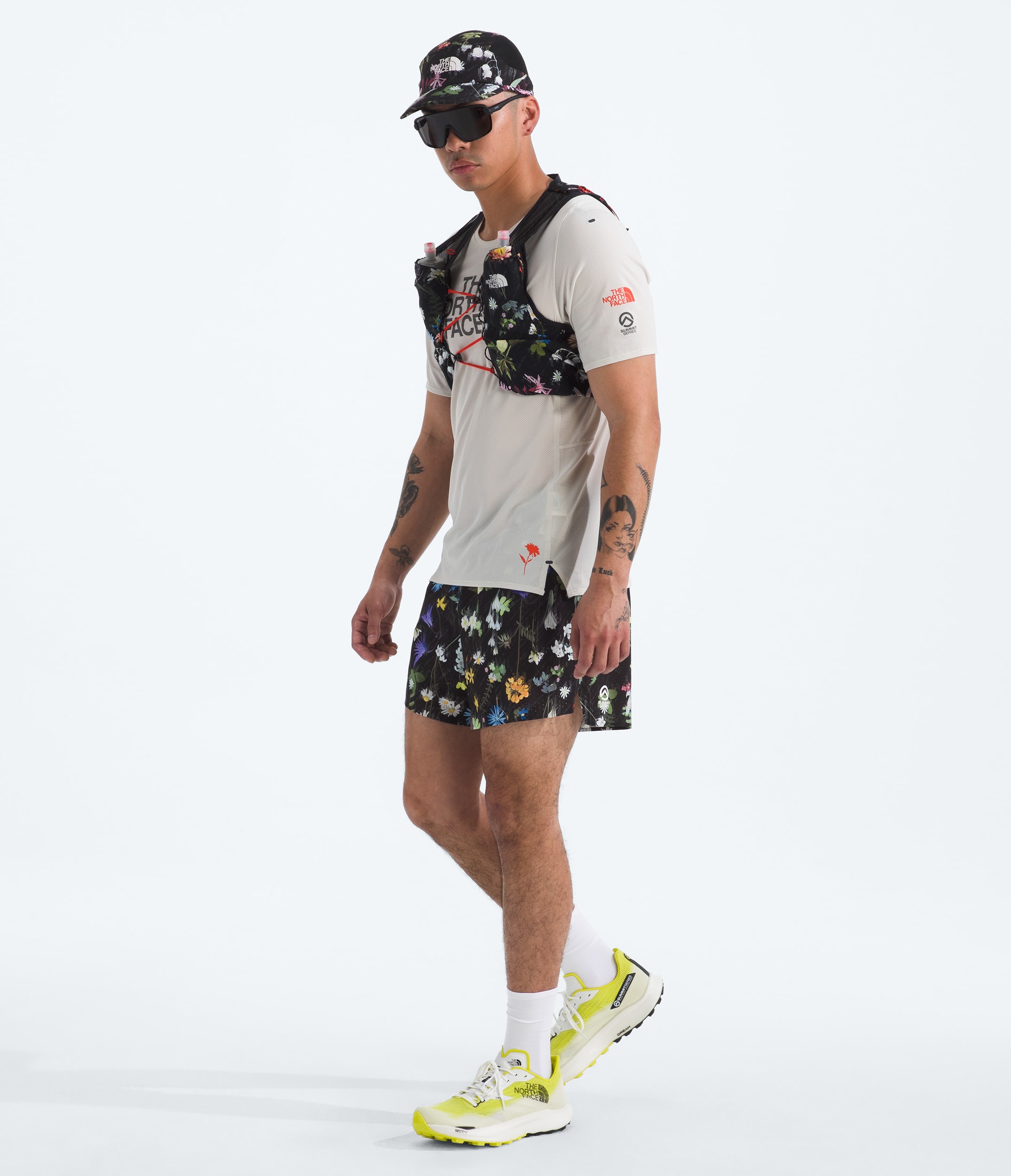 Summit Series Run Vest 10 TNF TNF BlackAlpine Floral Print MODELBACK
