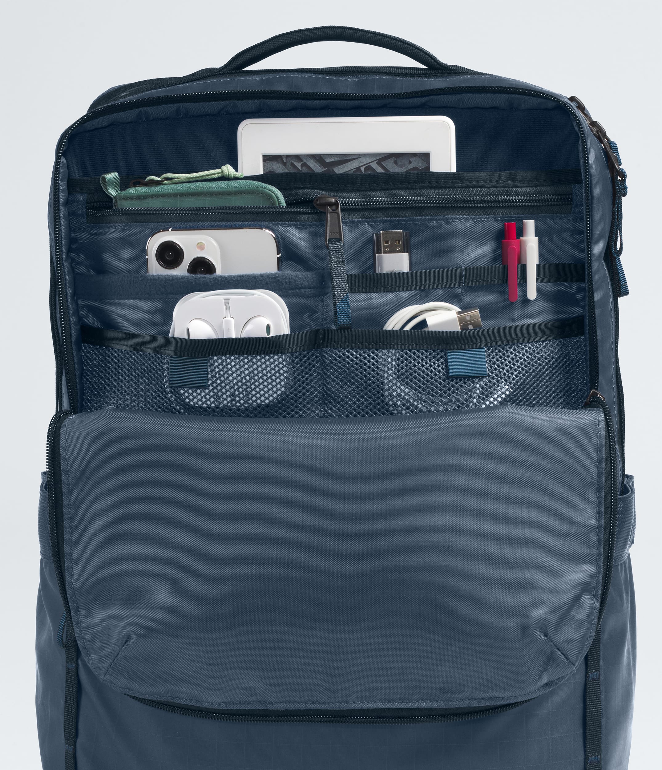 Base Camp Voyager Daypack TNF ALT1