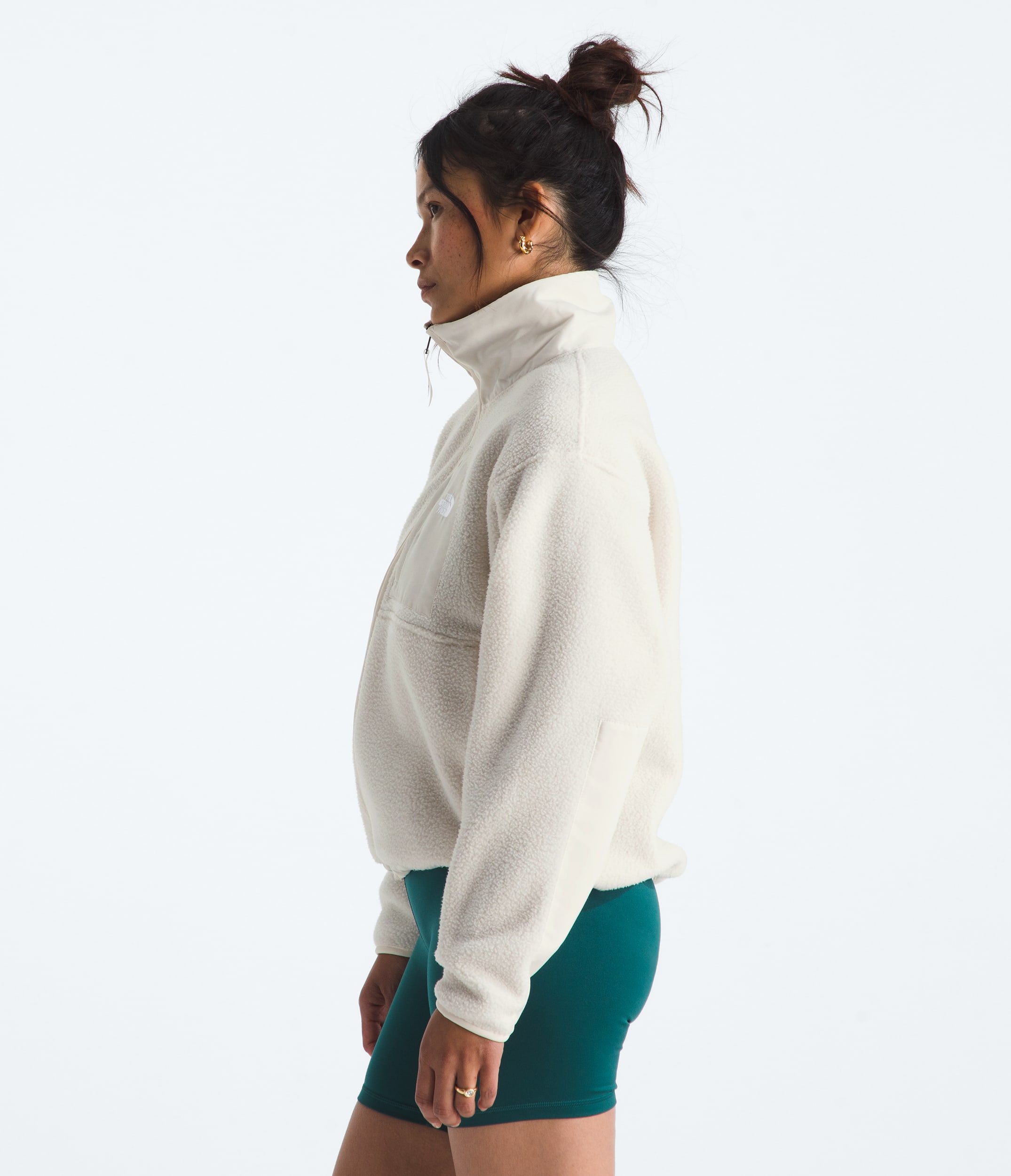 Womens Yumiori Off Peak FullZip Jacket TNF White Dune MODEL34