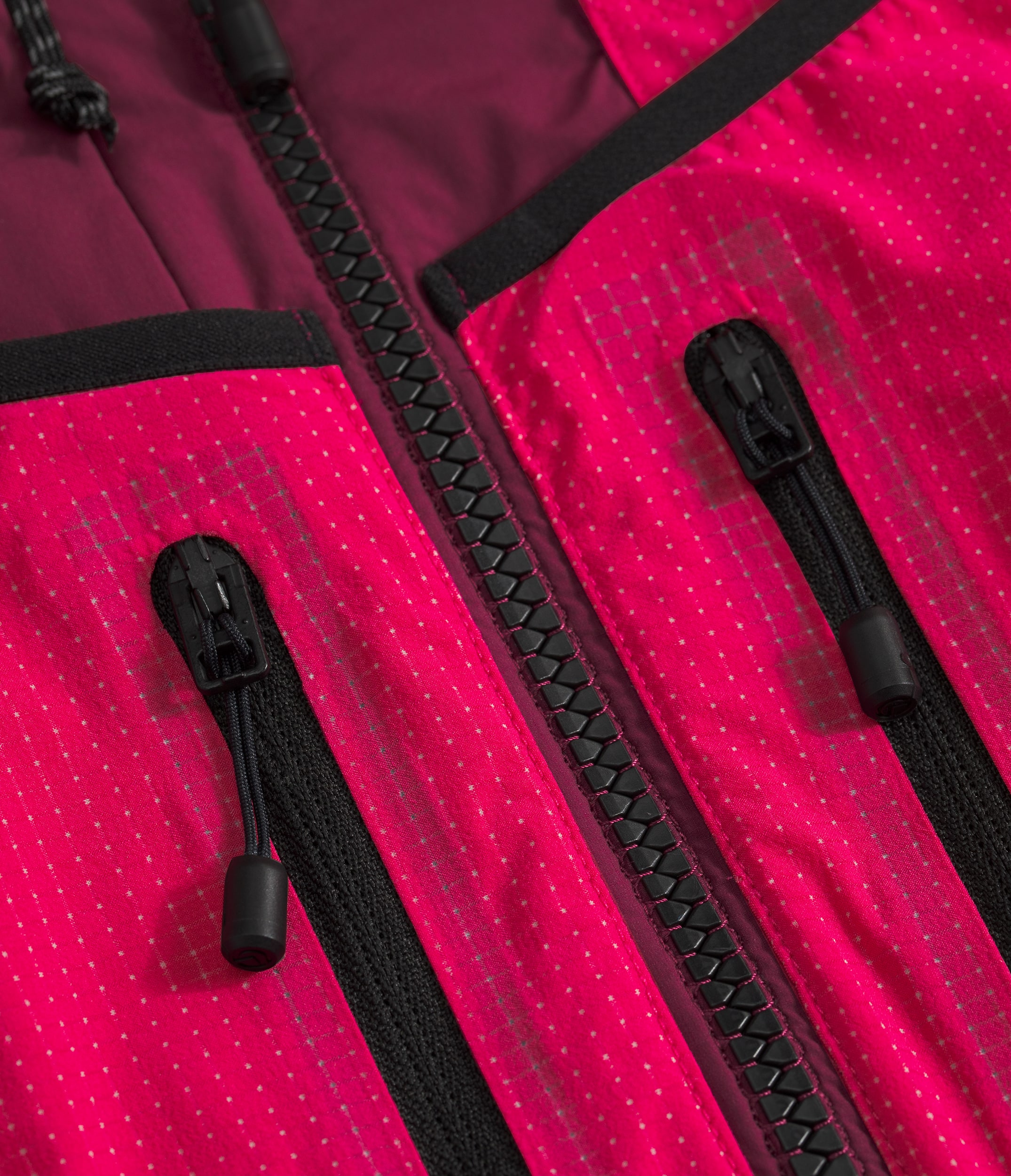 Womens Summit Series AMK Vest TNF DETAIL4