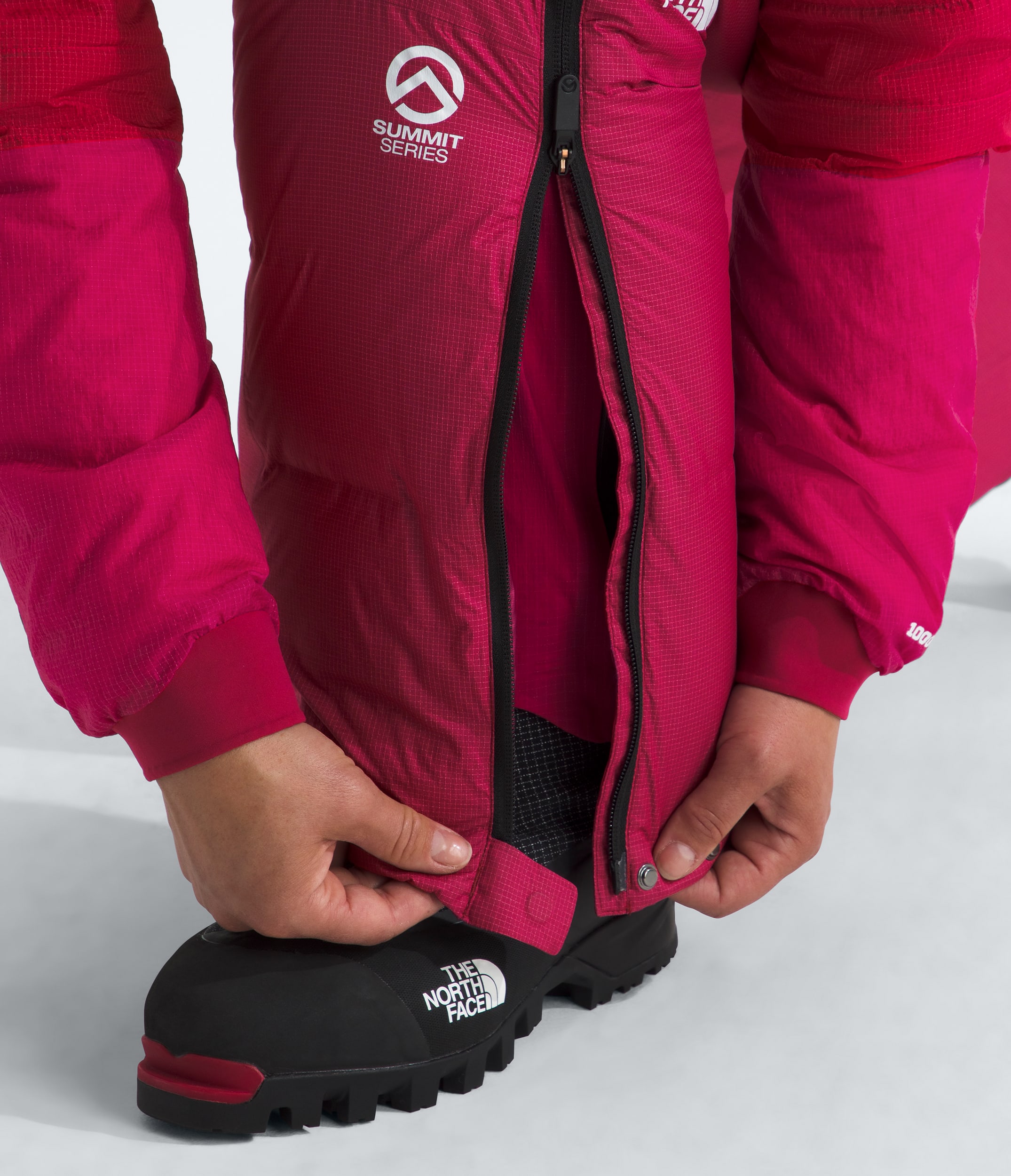 Womens Summit Series CLOUD DOWN AMK Pants TNF MODELALT1