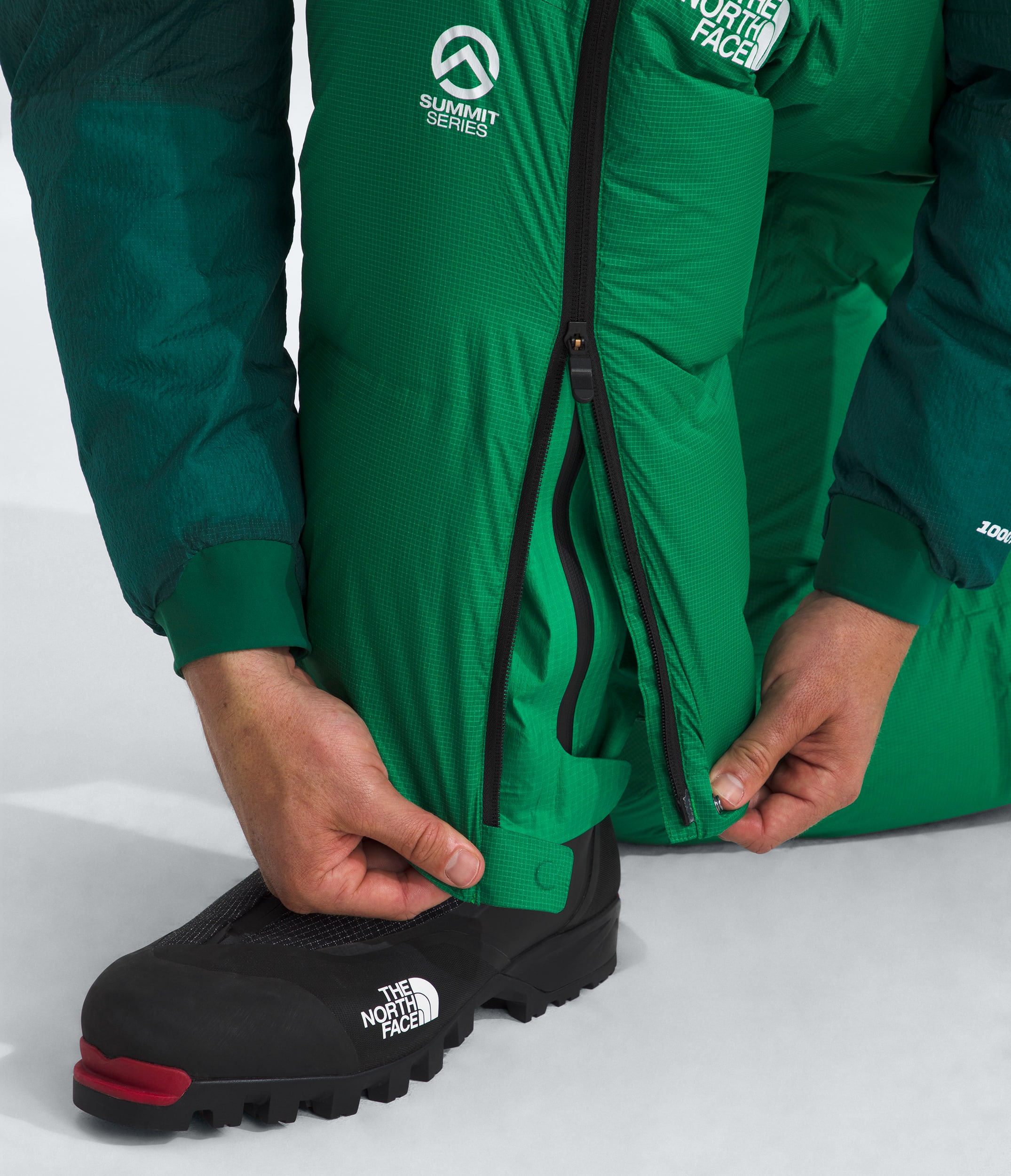 Mens Summit Series CLOUD DOWN AMK Pants TNF MODELALT1