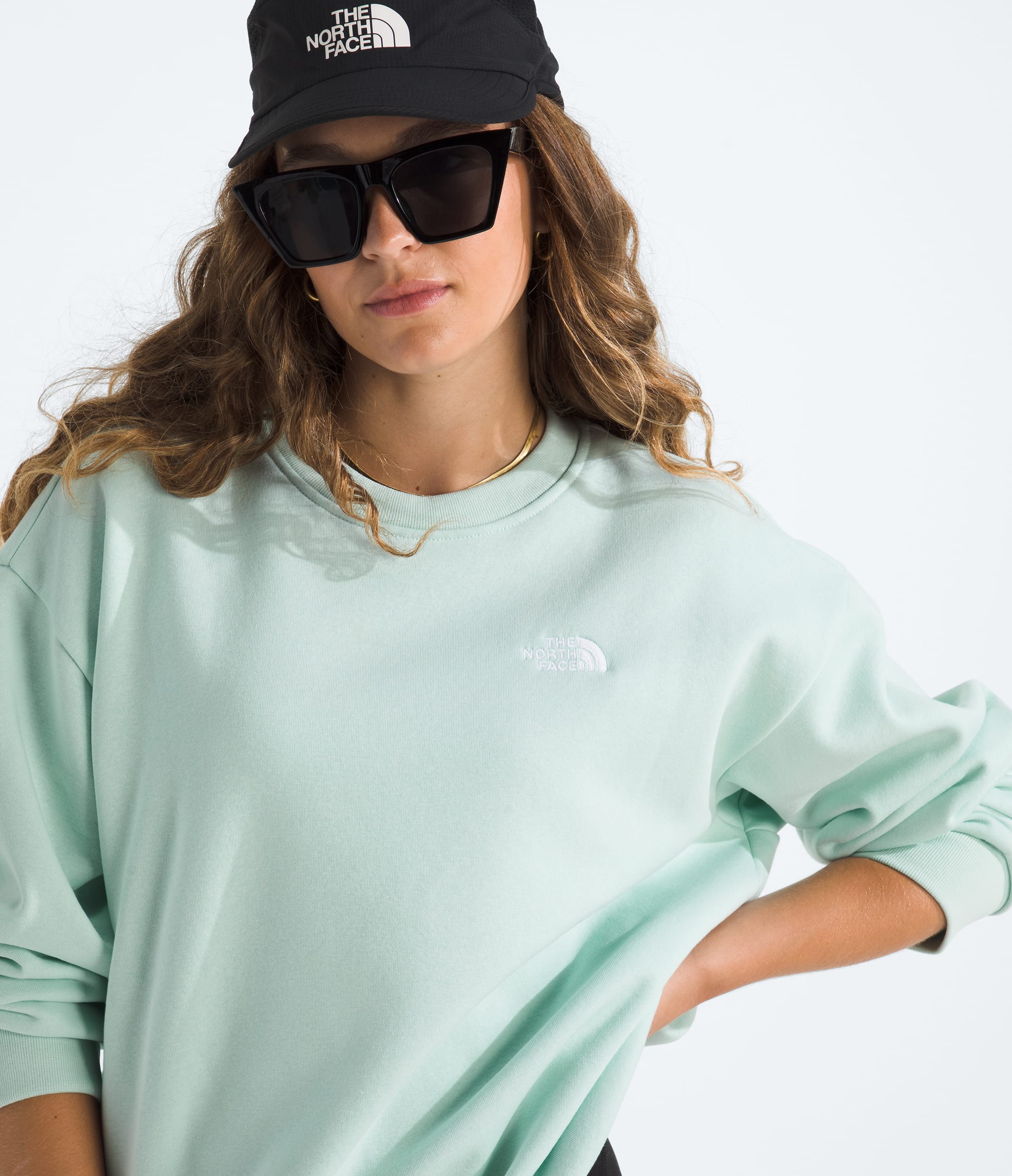 Womens Evolution Simple Dome Oversize Crew TNF HERO2