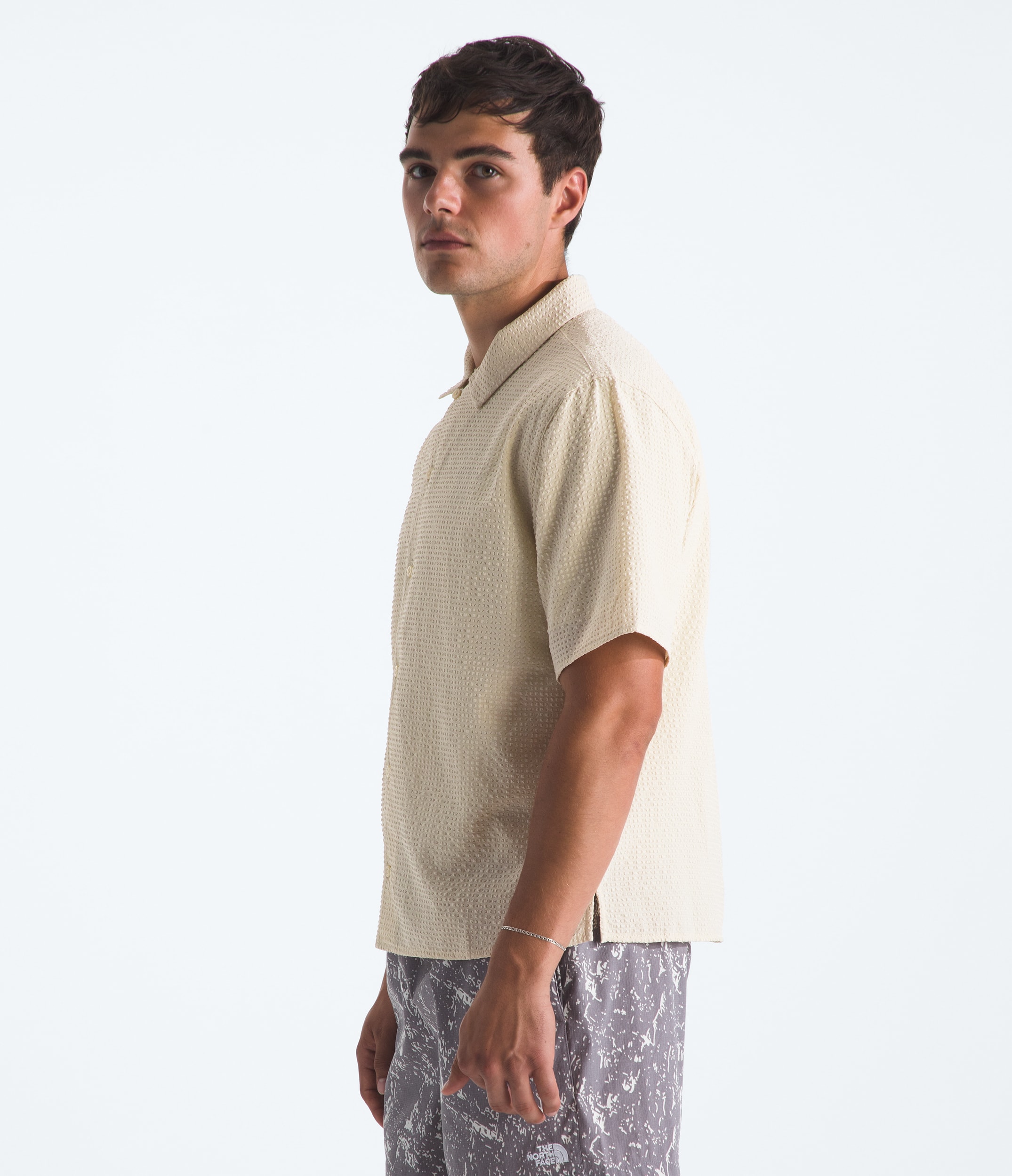 Mens Pacific City Button Down TNF MODEL34