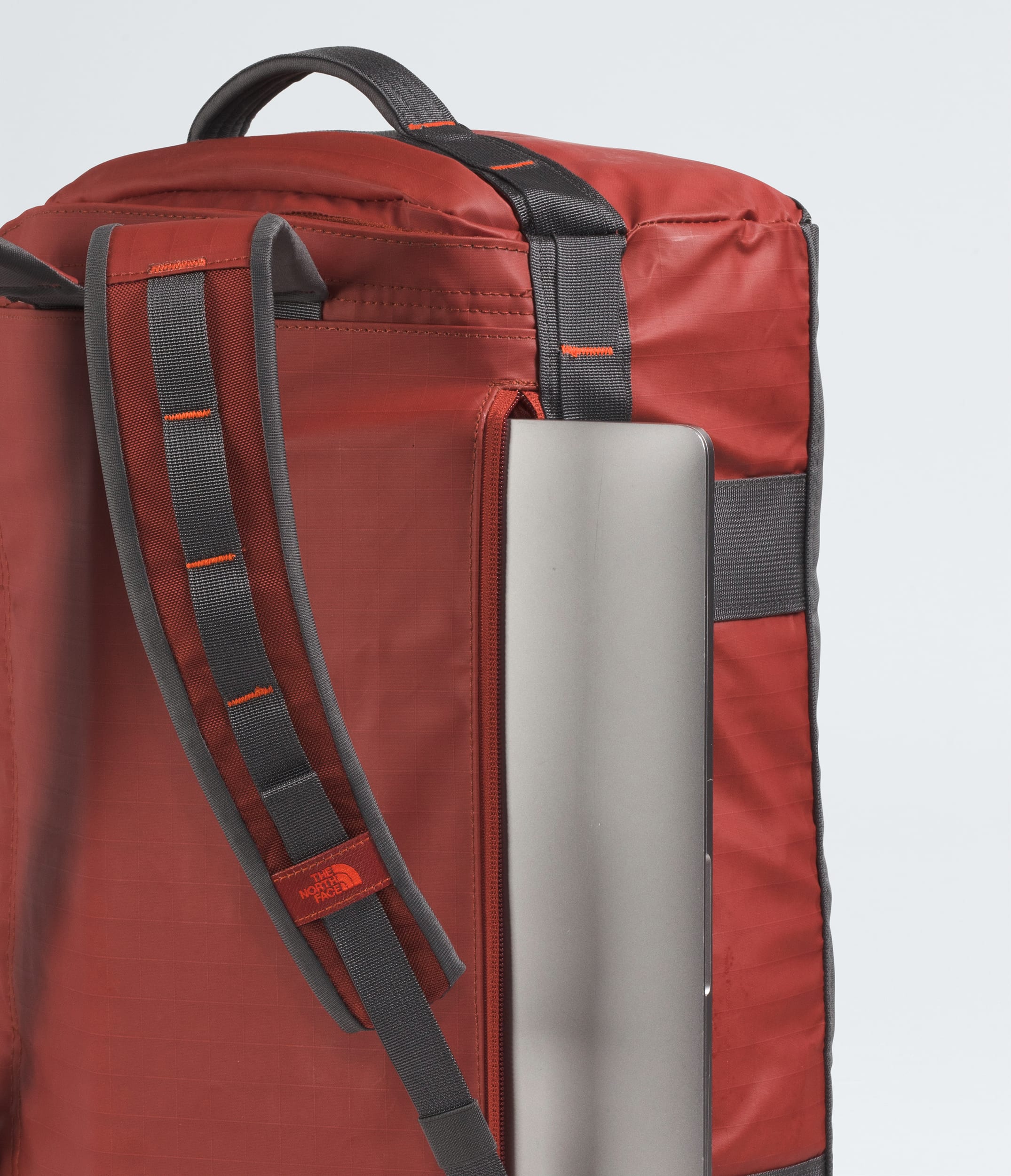 Base Camp Voyager Duffel32L TNF Iron ClayAnthracite GreyLava Red DETAIL2