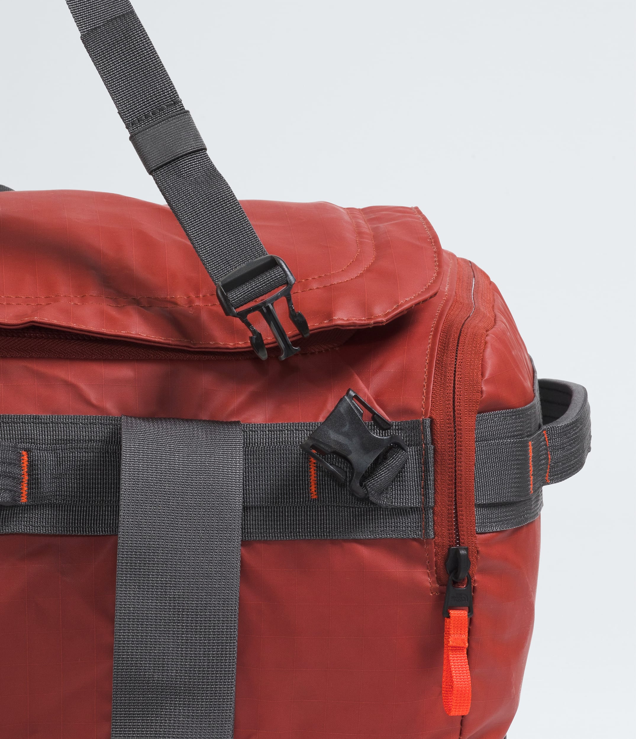 Base Camp Voyager Duffel42L TNF ALT3