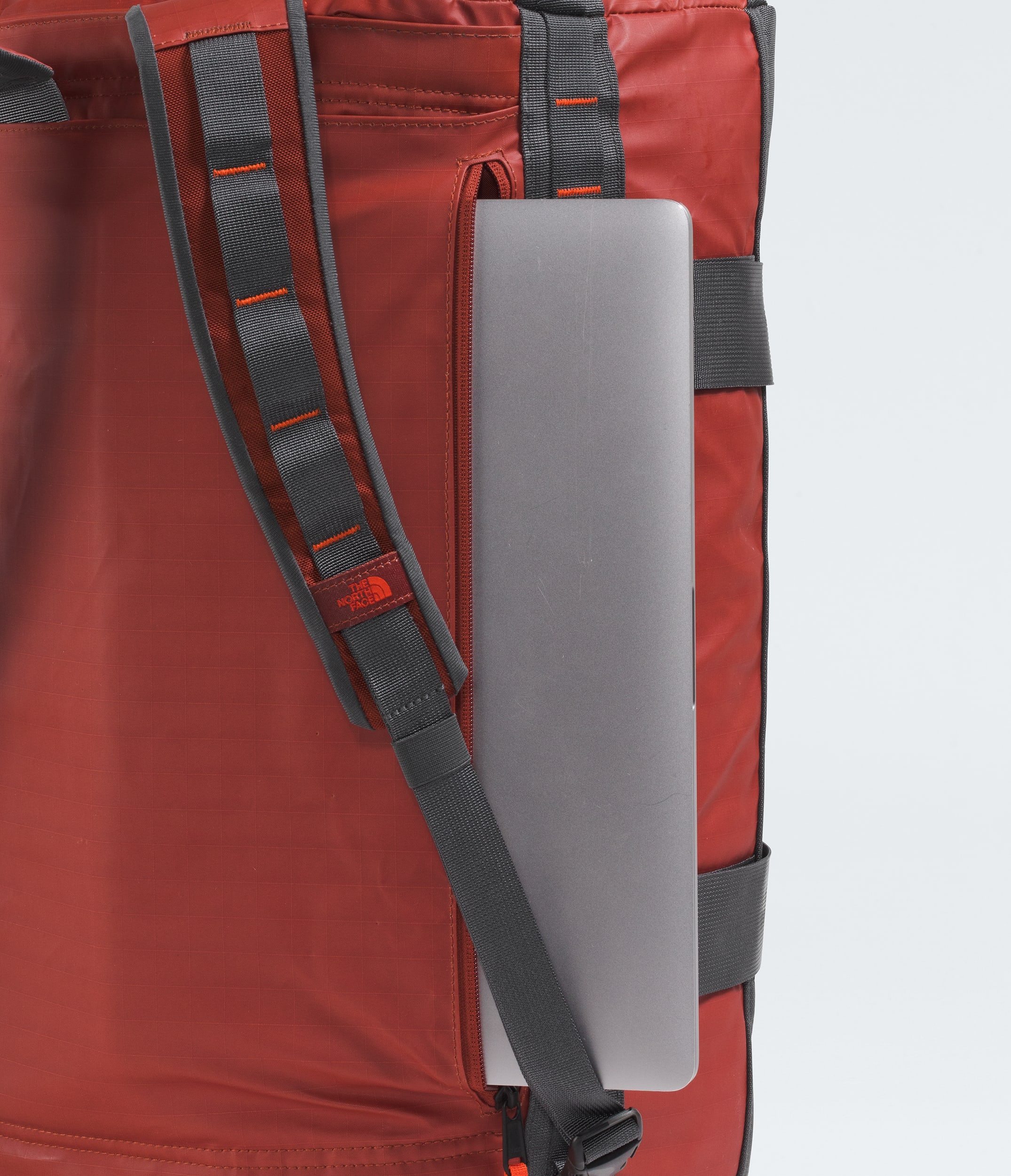 Base Camp Voyager Duffel42L TNF DETAIL2