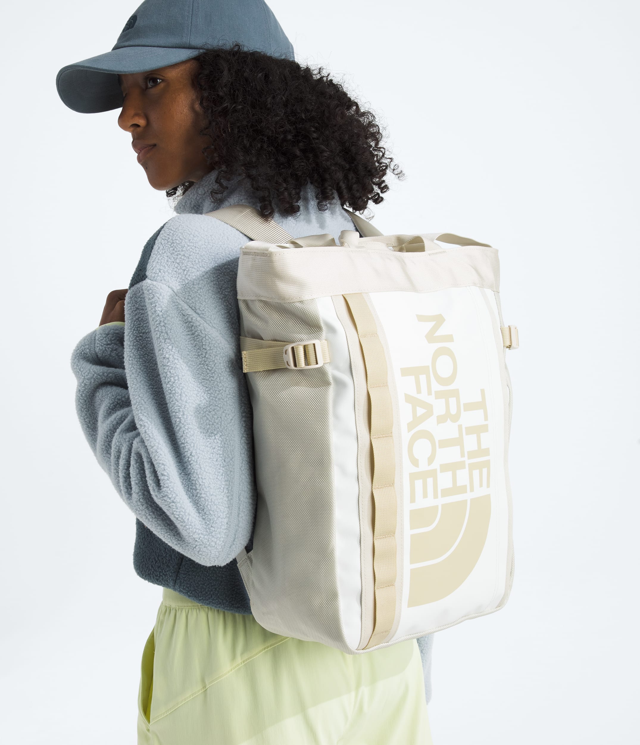 Base Camp Tote Pack TNF MODELBACK