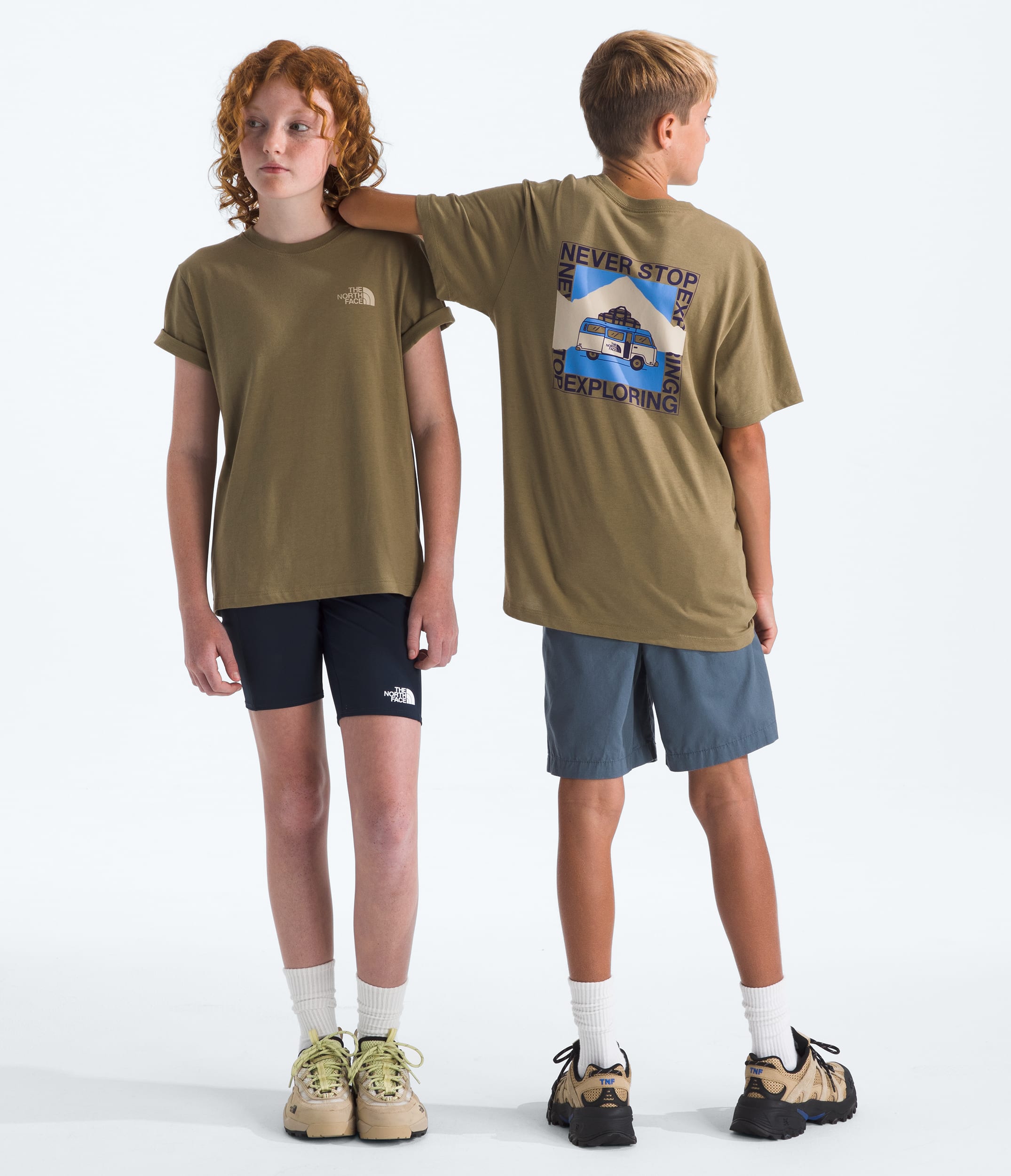 Boys  Girls Escape The City Regular ShortSleeve Tee TNF HERO