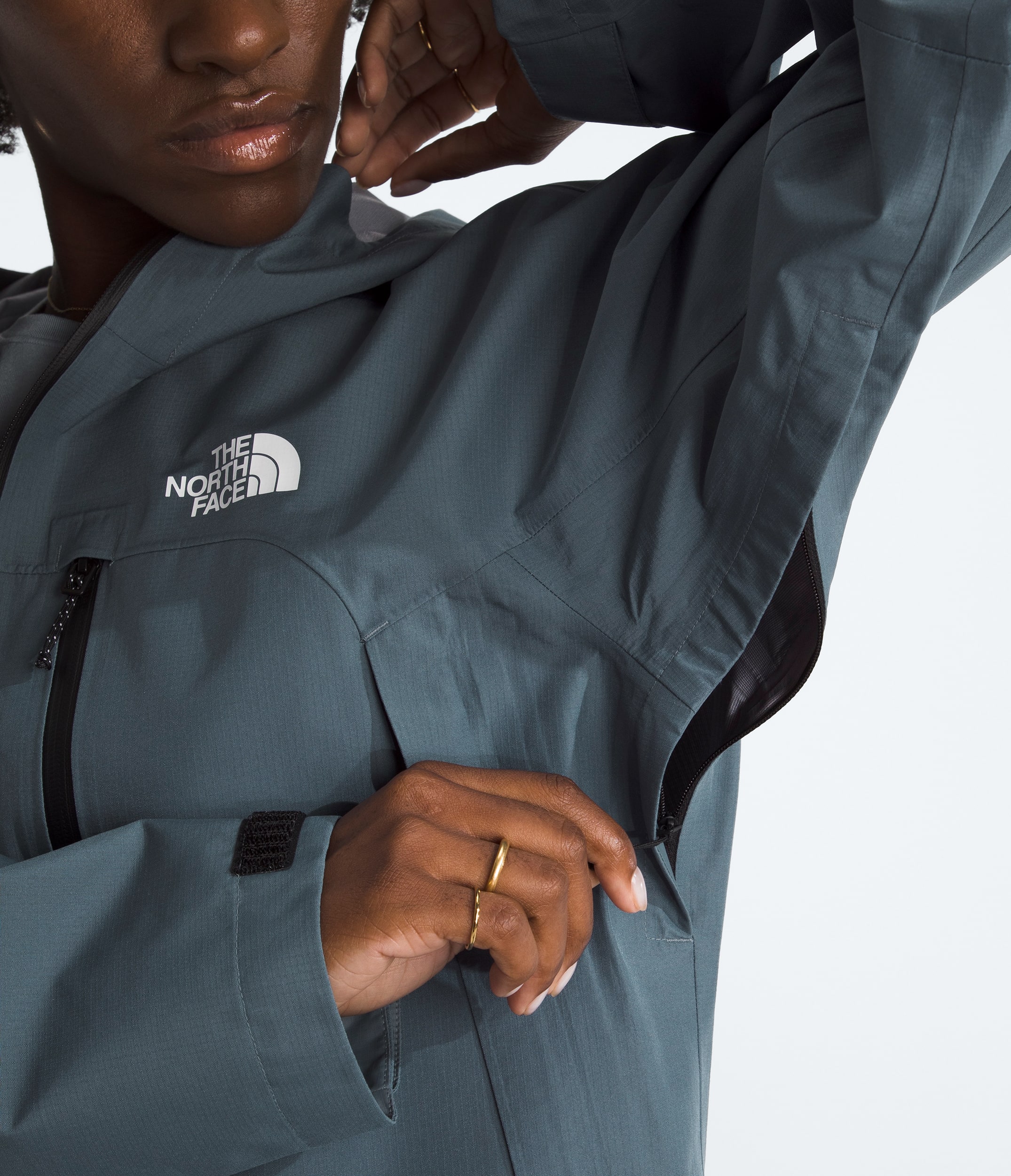 Womens Valley View Rain Jacket TNF MODELALT2