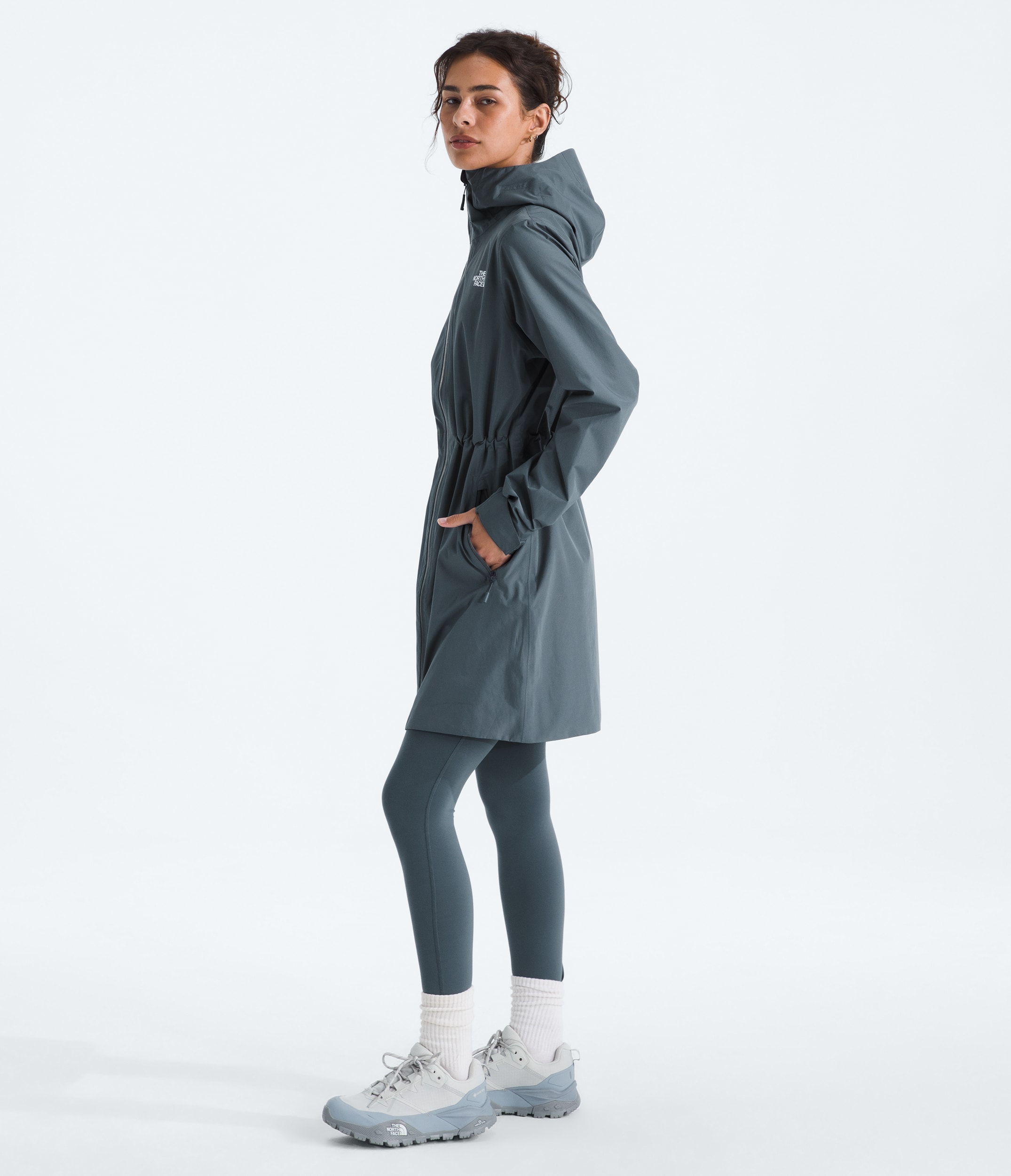 Womens DRYVENT Hikesteller Parka TNF MODEL34