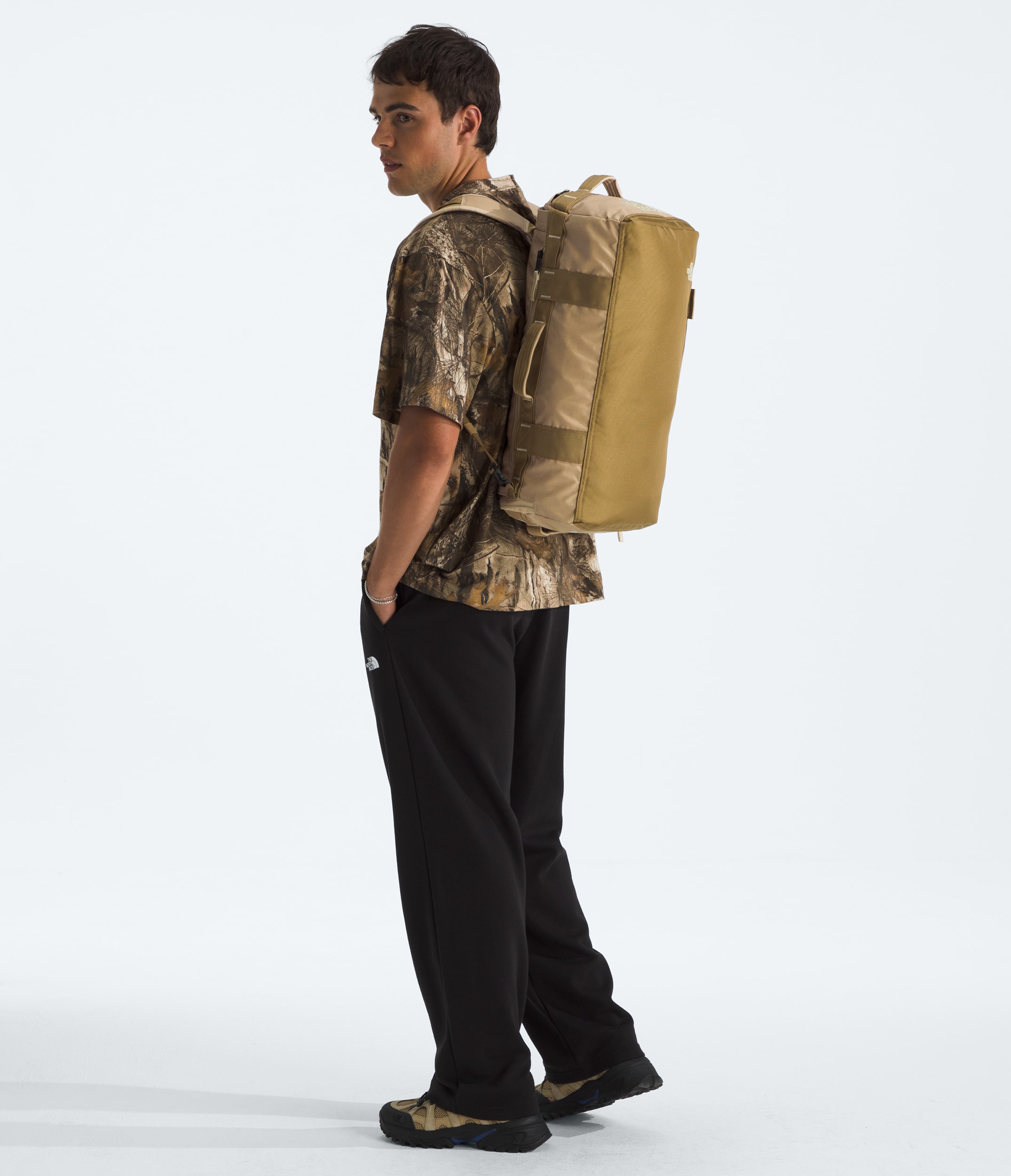 Base Camp Voyager Duffel32L TNF MODELBACK