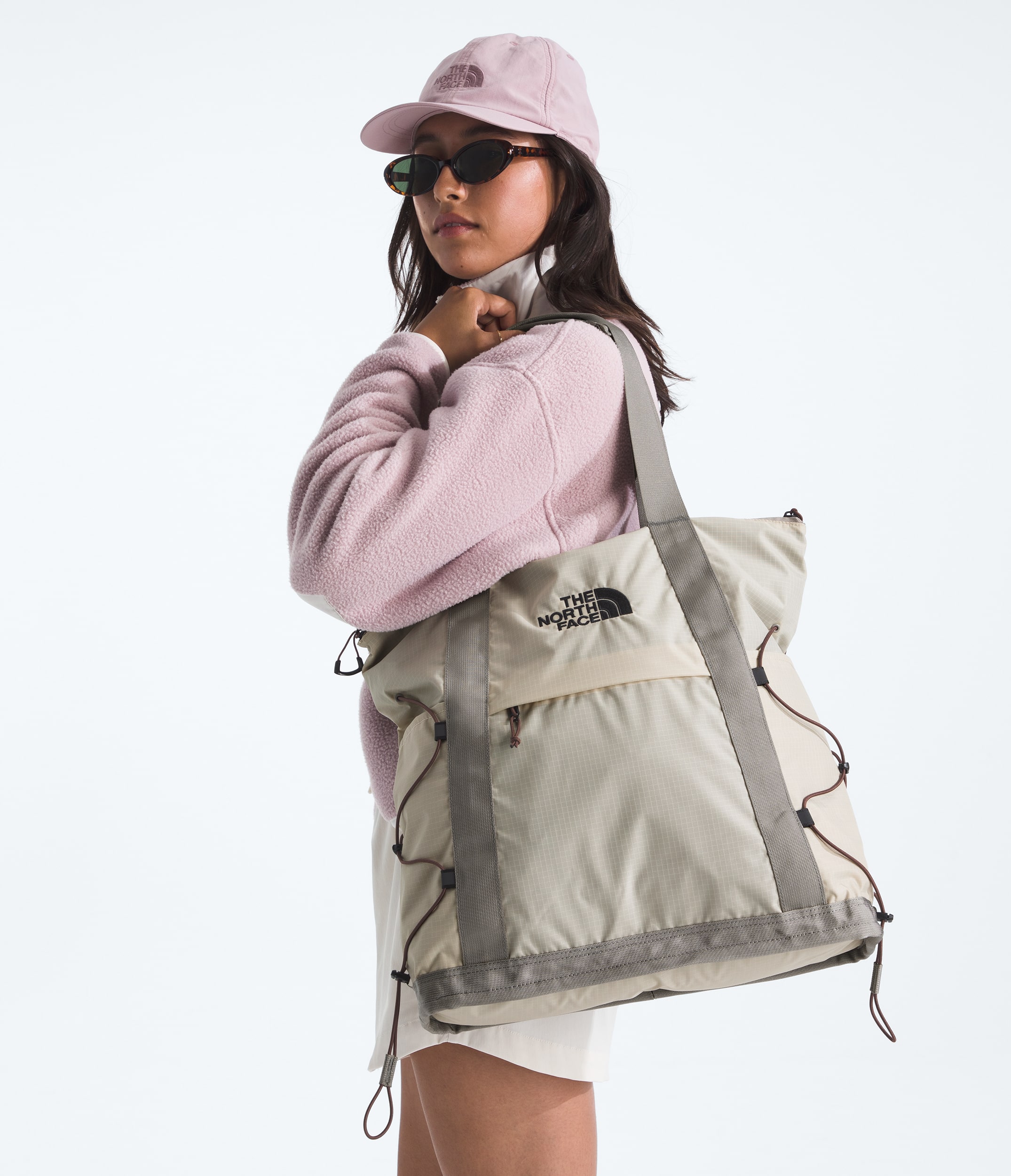 Borealis Tote TNF MODELBACK