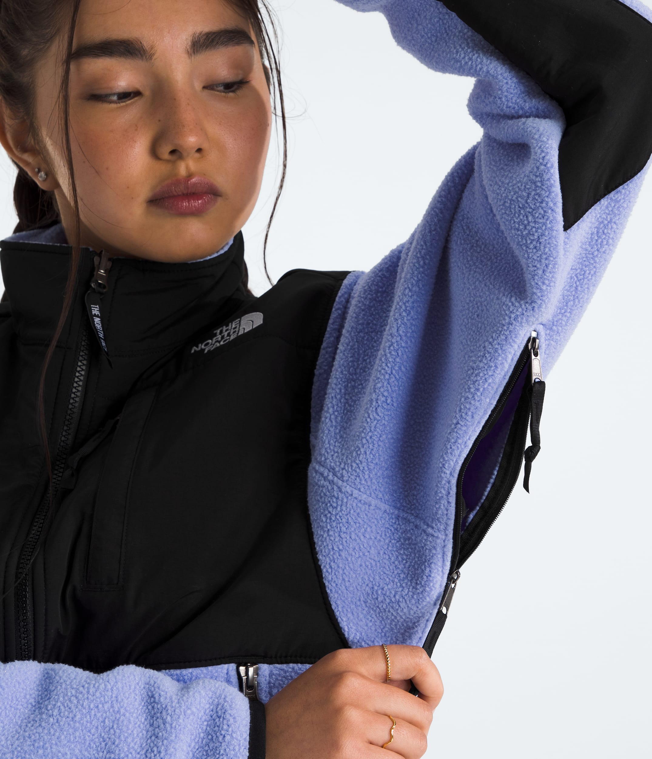 Womens Retro Denali Jacket TNF Periwinkle GlowTnf Black MODELALT2