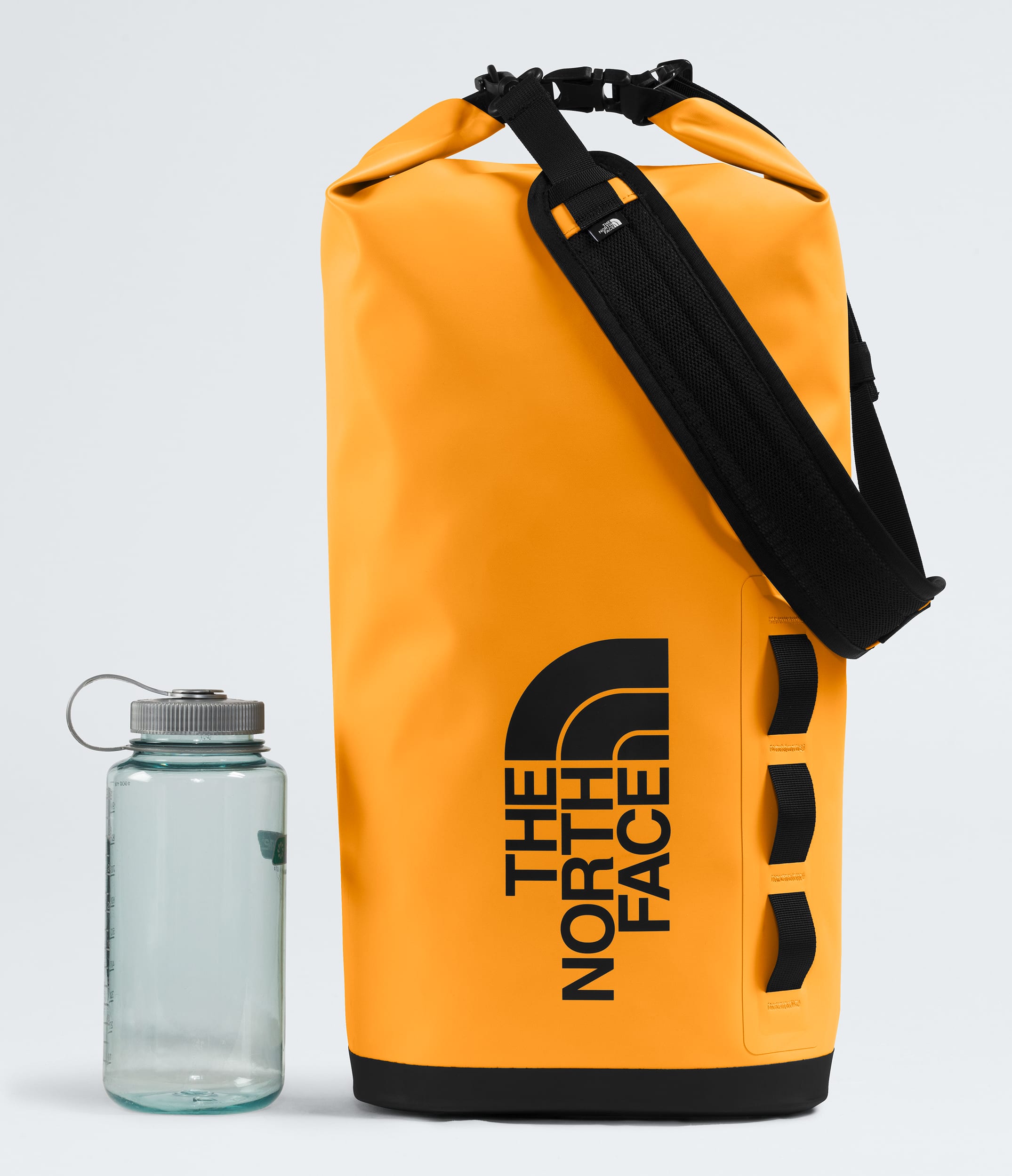 Base Camp Dry Bag 18L TNF ALT2