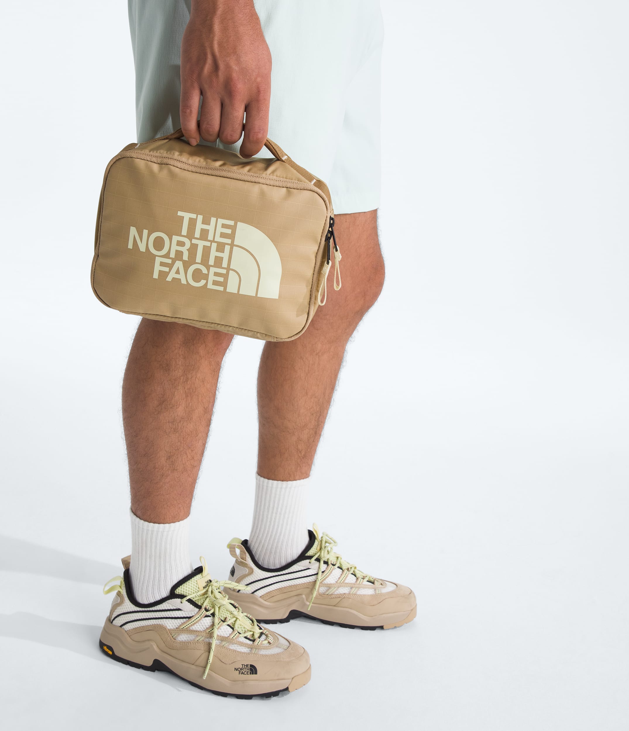 Base Camp Voyager Toiletry Kit TNF MODELBACK