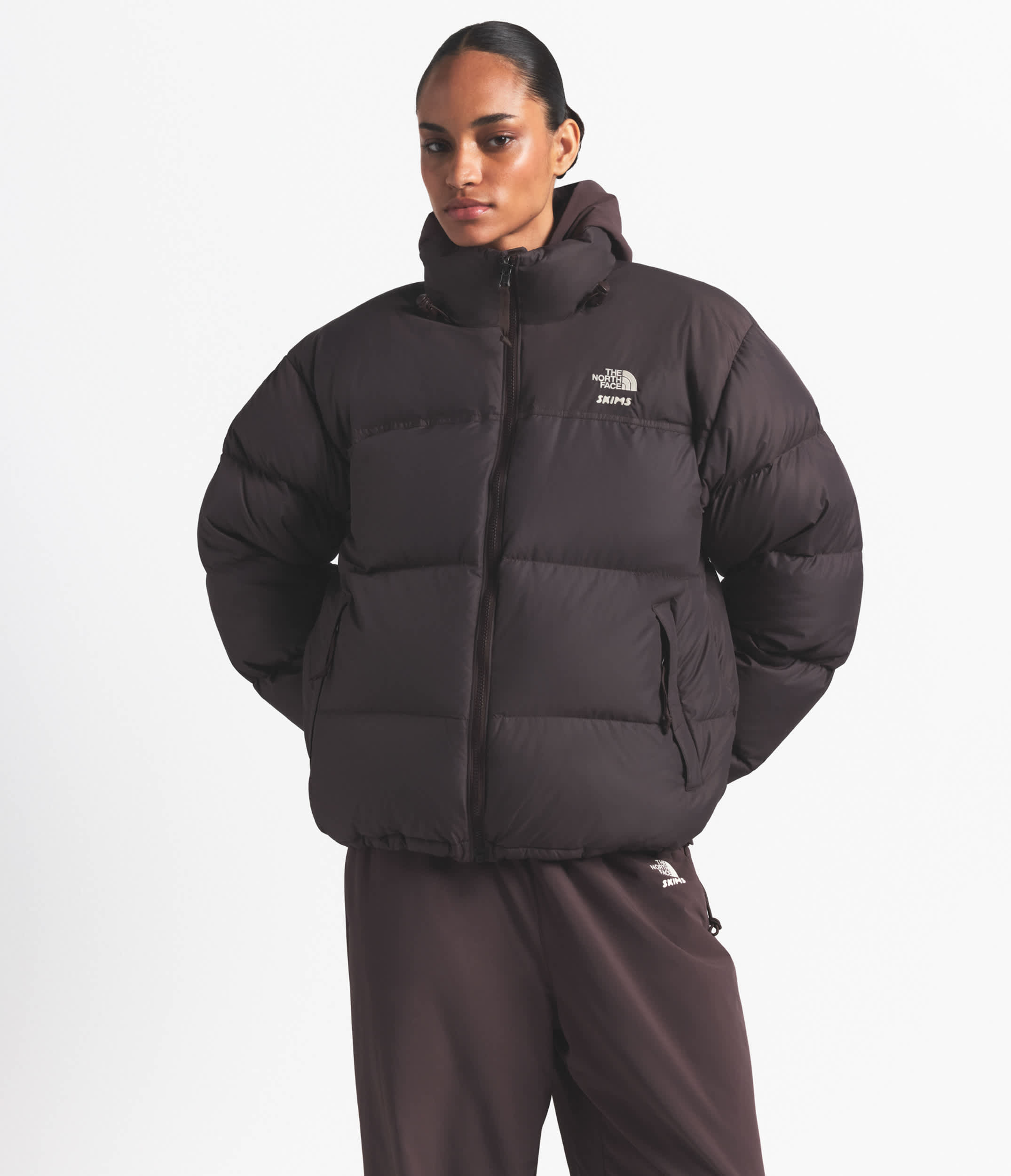Manteau Nuptse 1996 The North Face x SKIMS TNF Phnix Sk HERO