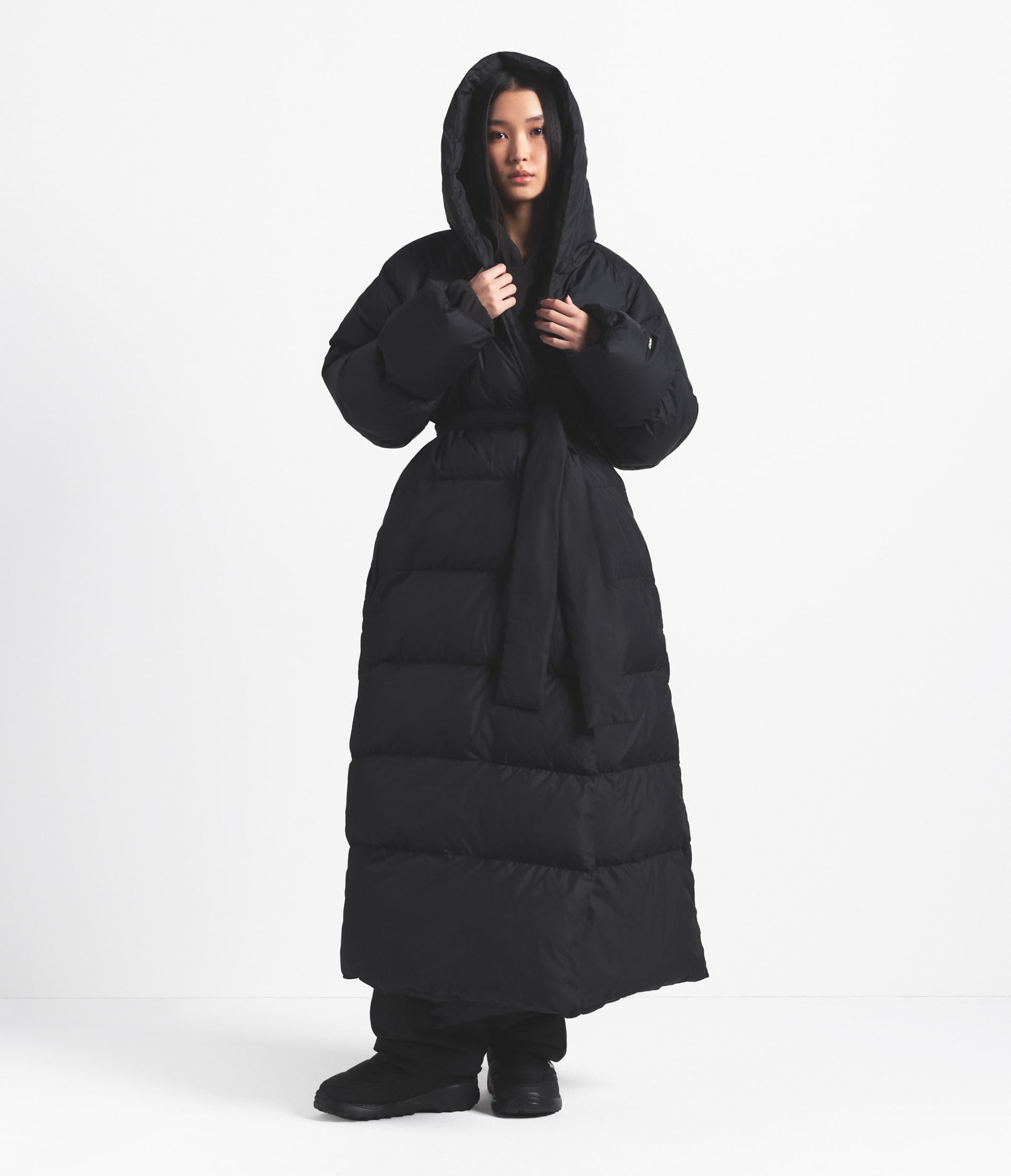 Parka enveloppant Nuptse pour femmes The North Face x SKIMS TNF Onyx Sk HERO