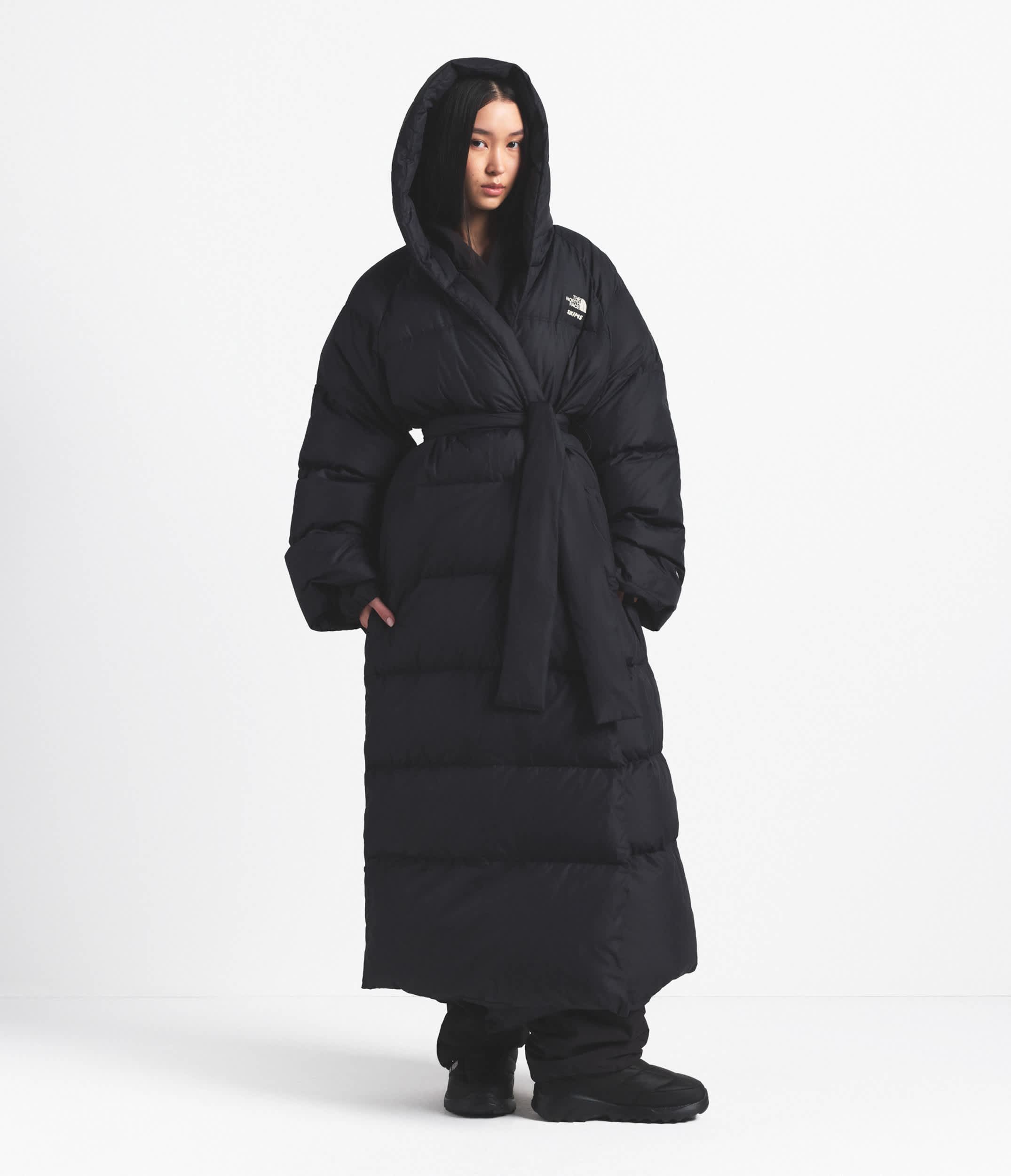 Parka enveloppant Nuptse pour femmes The North Face x SKIMS TNF Onyx Sk HERO3