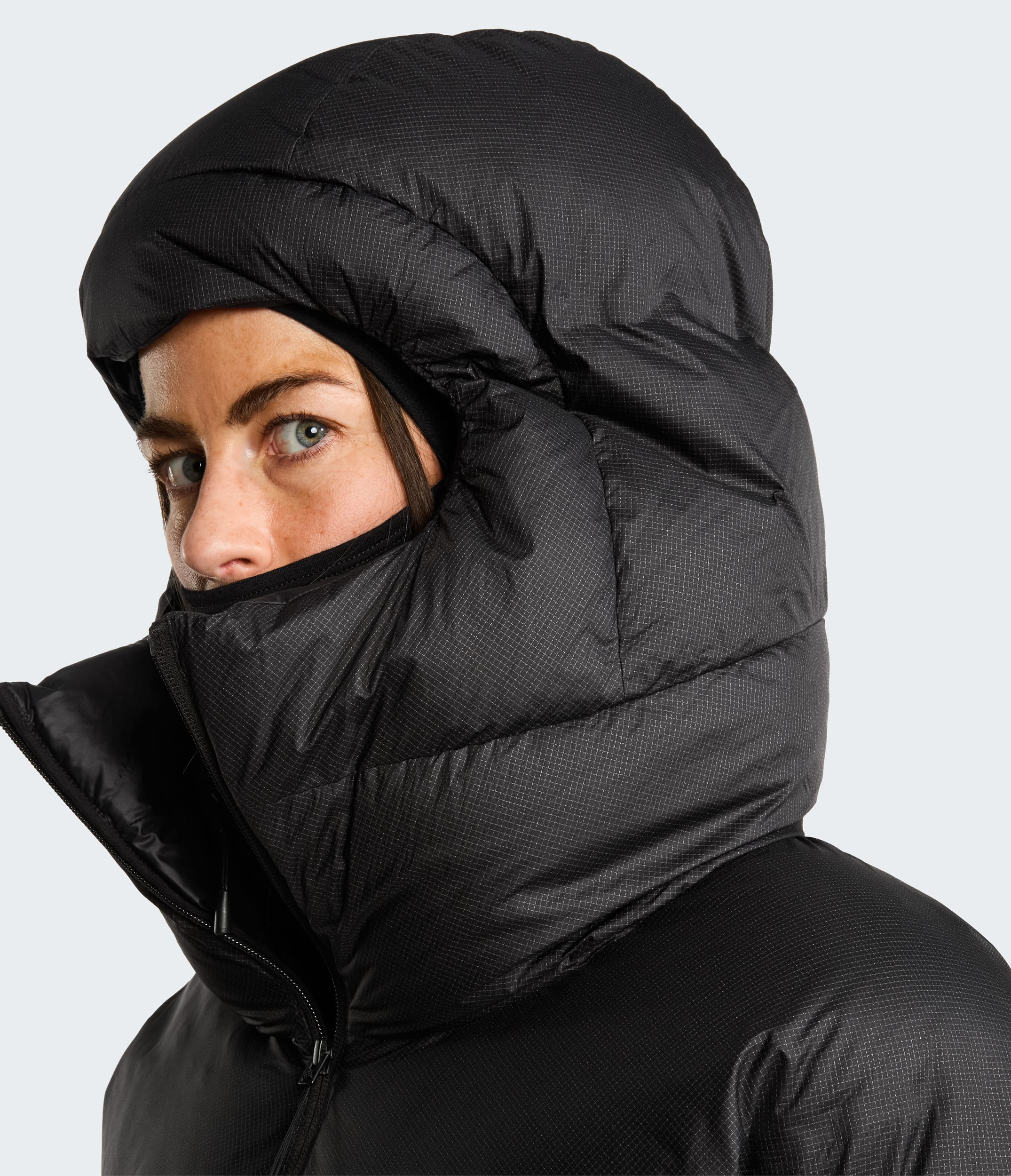 Parka CLOUD DOWN AMK Summit Series pour hommes TNF MODELHOOD2