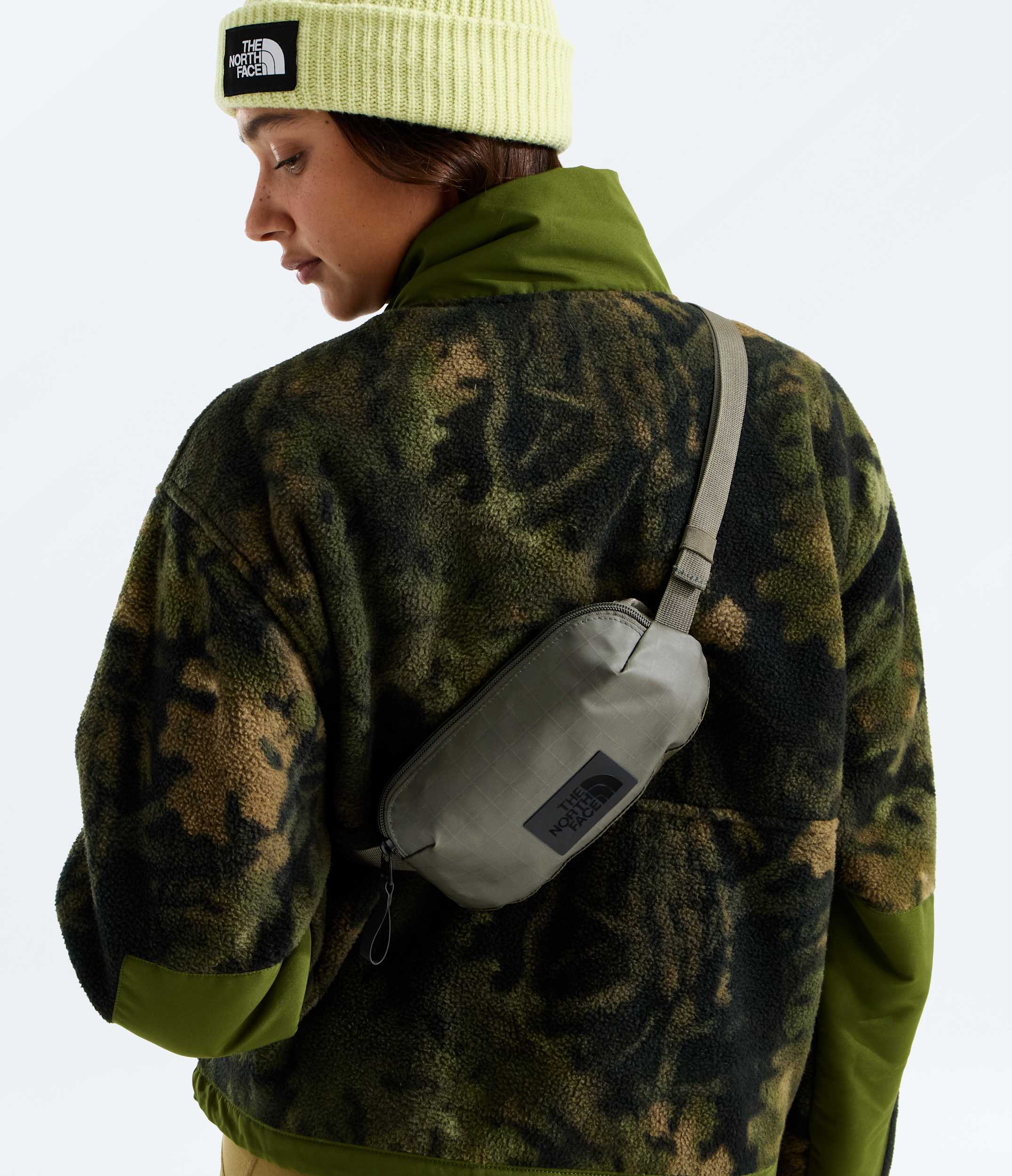 Base Camp Voyager Pro Travel Pouch TNF MODELBACK