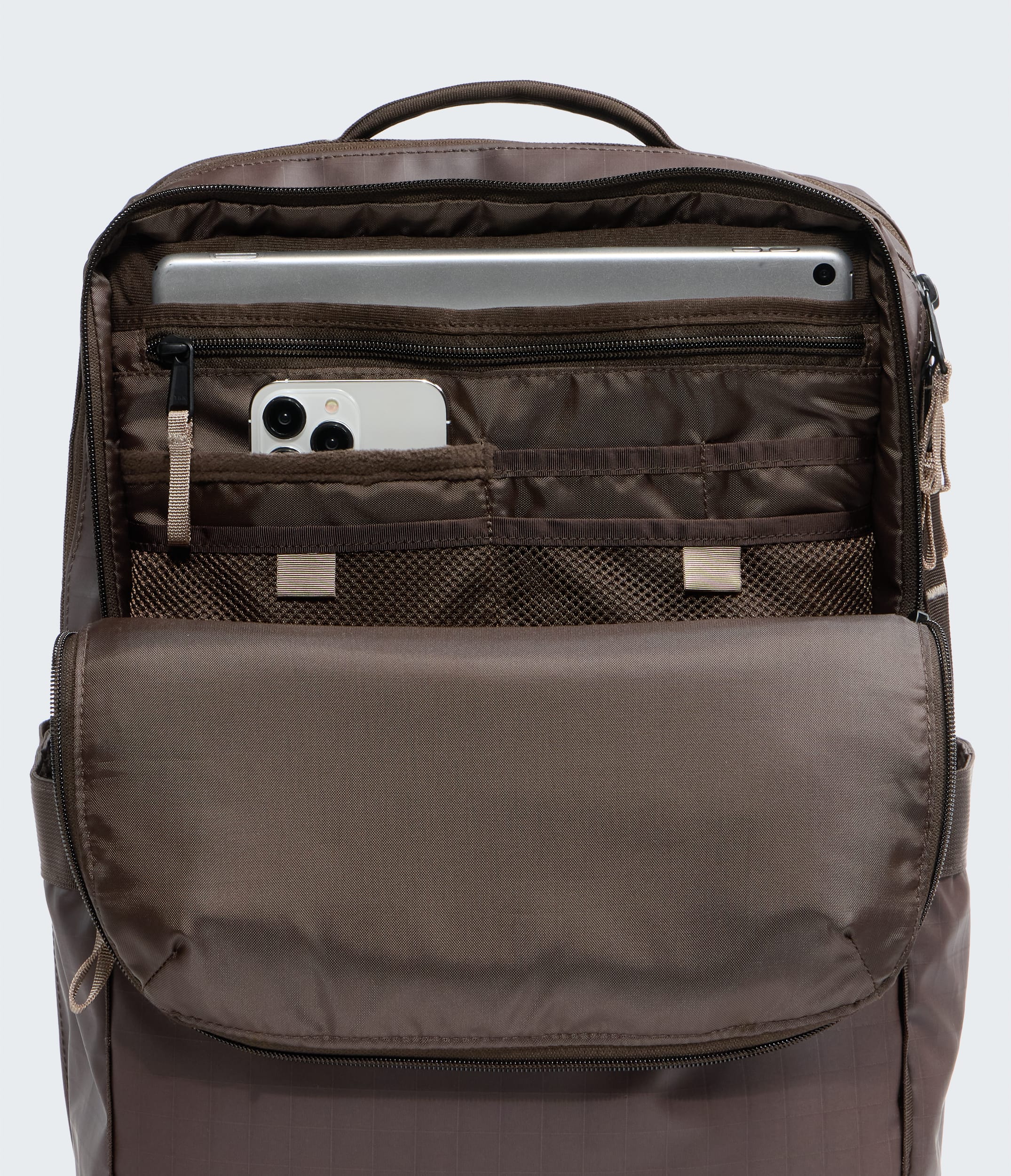 Base Camp™ Voyager Daypack - 26L | The North Face Canada