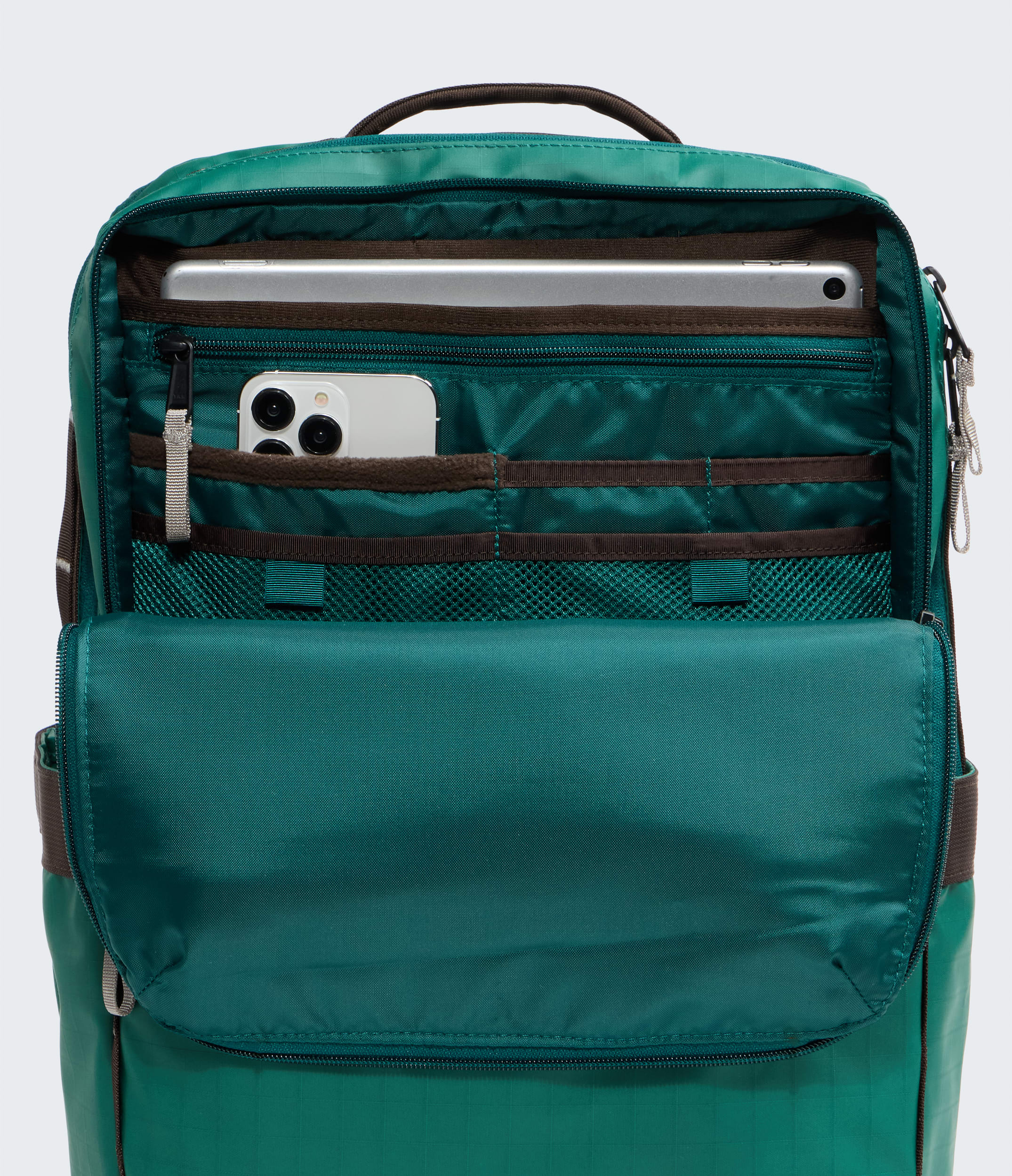 Base Camp Voyager Daypack TNF ALT1