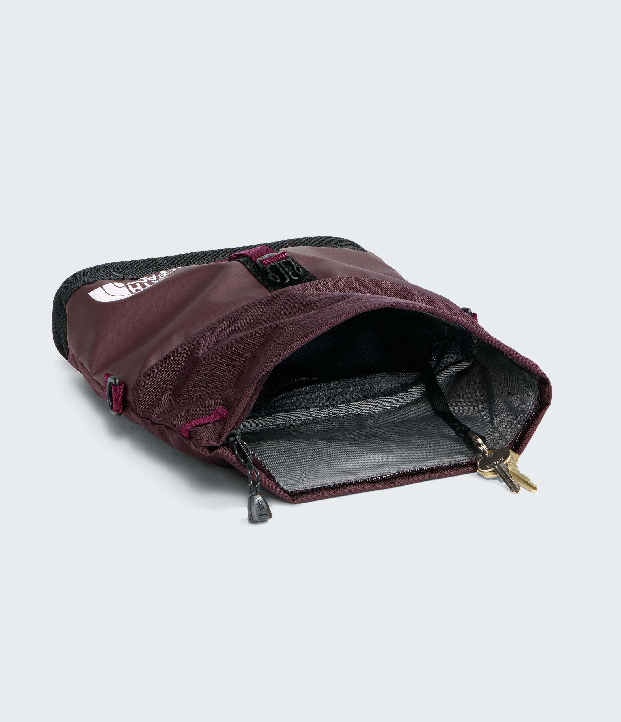 Base Camp Shoulder Bag TNF INT