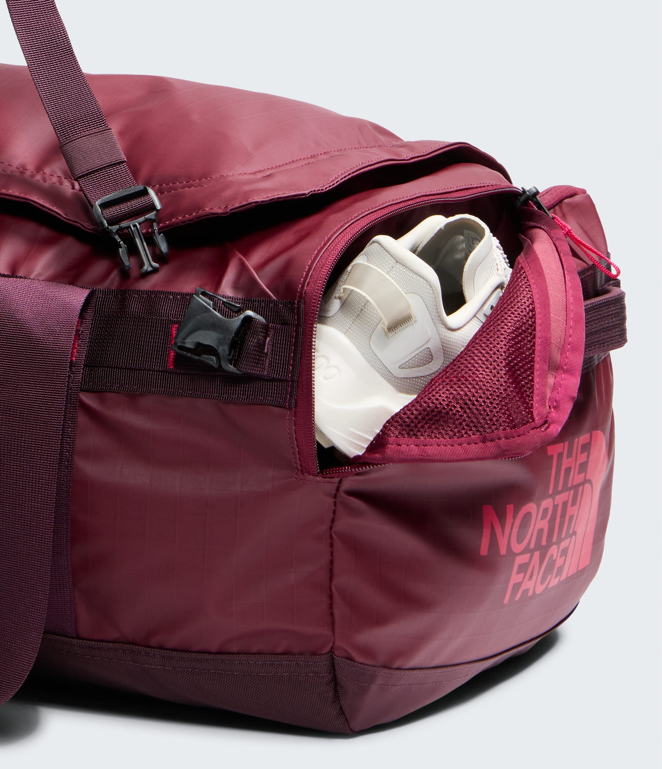 Base Camp Voyager Duffel62L TNF ALT1