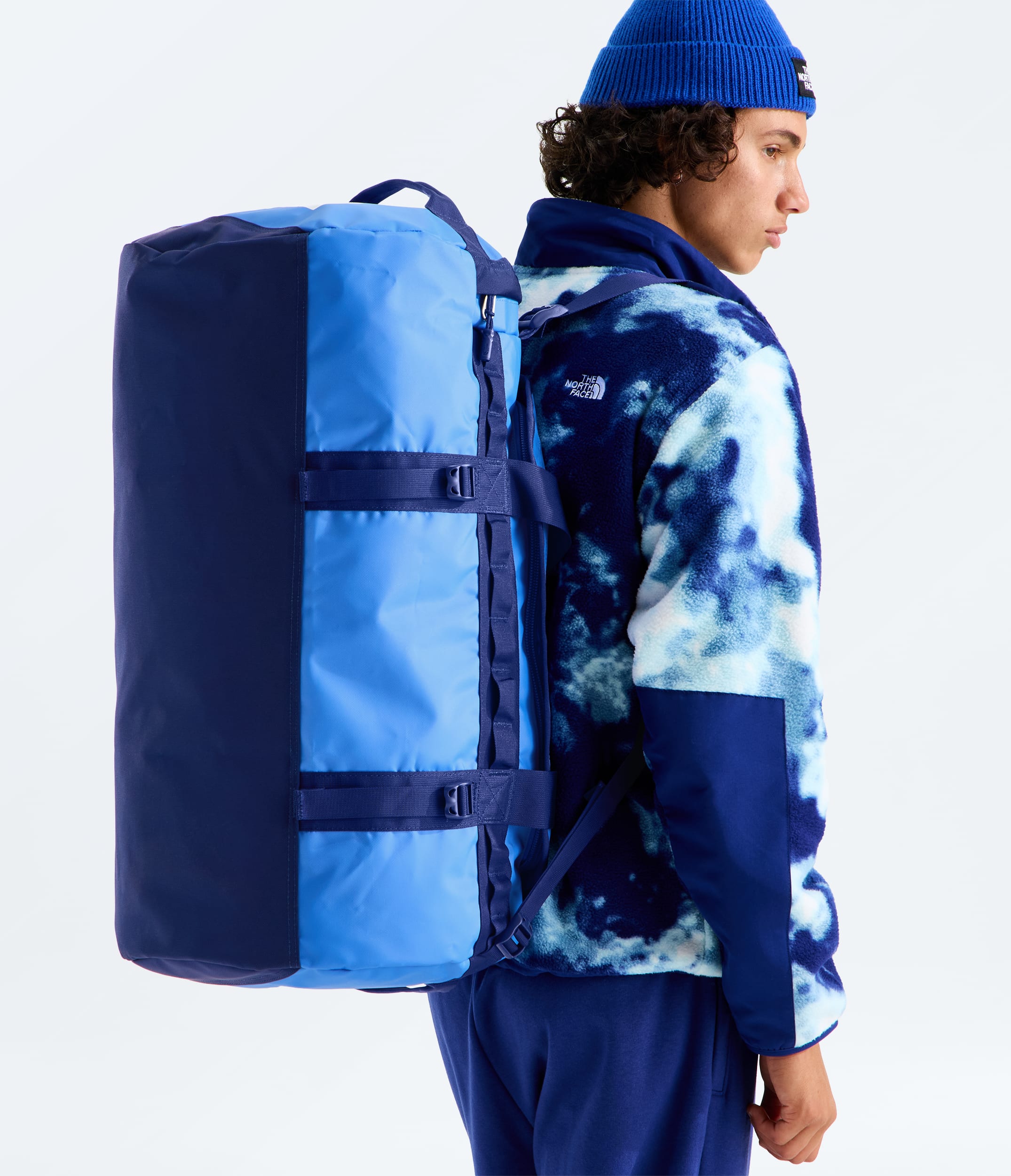 Base Camp DuffelM TNF MODELBACK