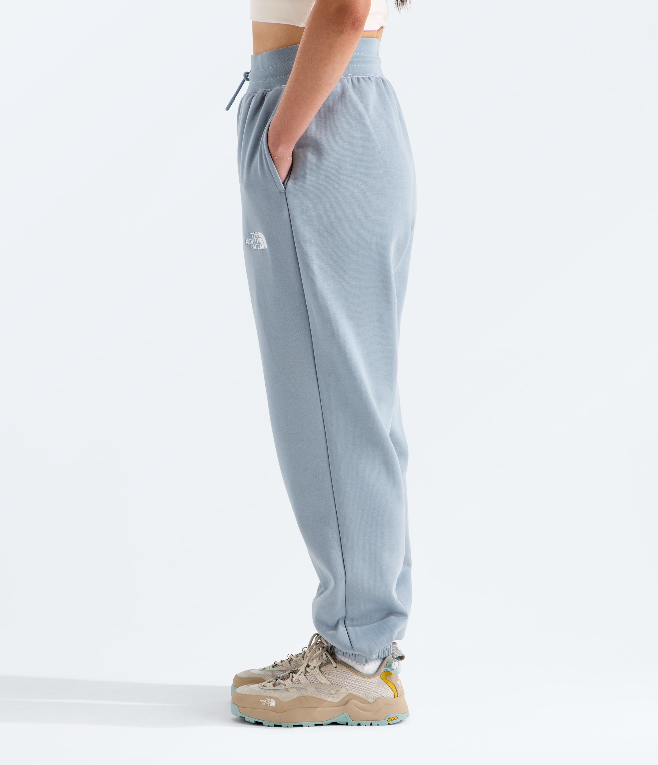 Pantalon dentranement droit et dcontract Essential pour femmes TNF MODEL34