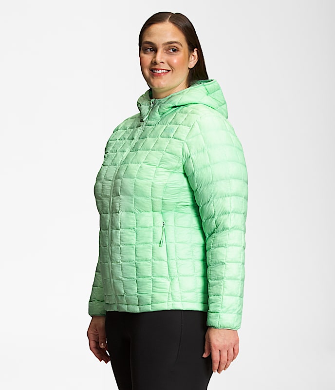 Womens Plus ThermoBall Hoodie 20 TNF MODEL34