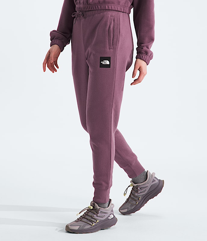 Womens Core Joggers TNF MODEL34