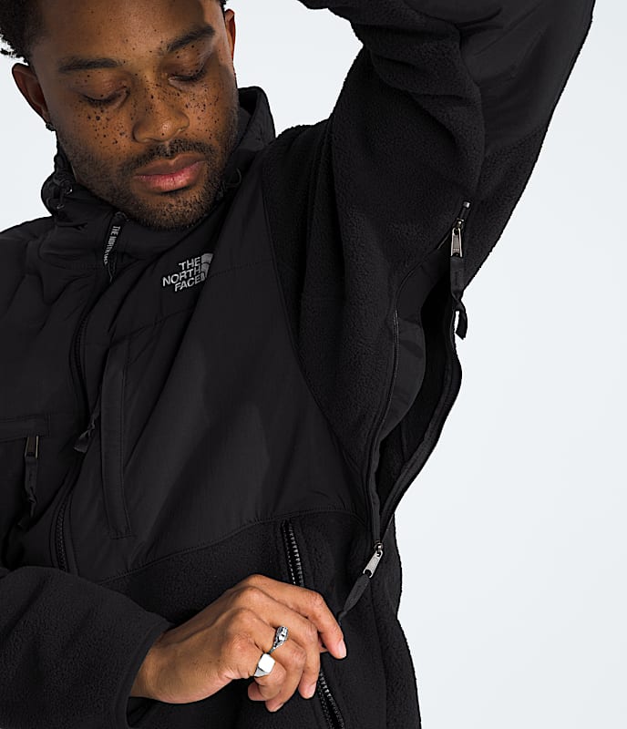 Mens Retro Denali Hoodie TNF MODELALT2