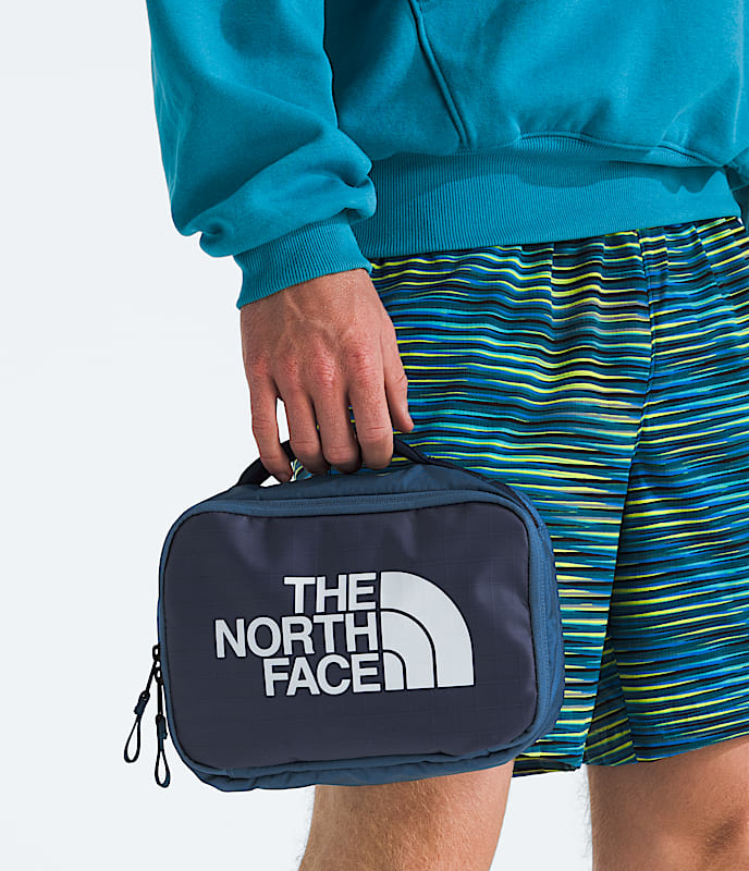 Base Camp Voyager Toiletry Kit TNF MODELBACK