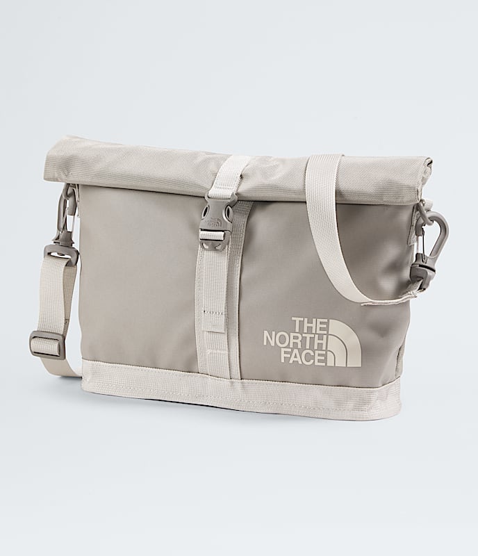 Base Camp Shoulder Bag TNF FRONT34