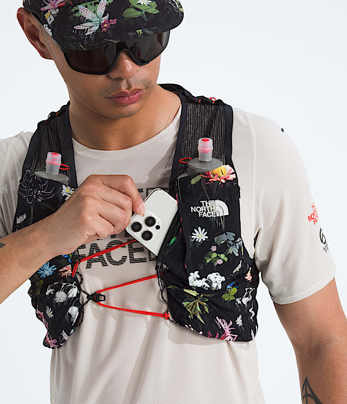 Summit Series Run Vest 10 TNF TNF BlackAlpine Floral Print ALT1