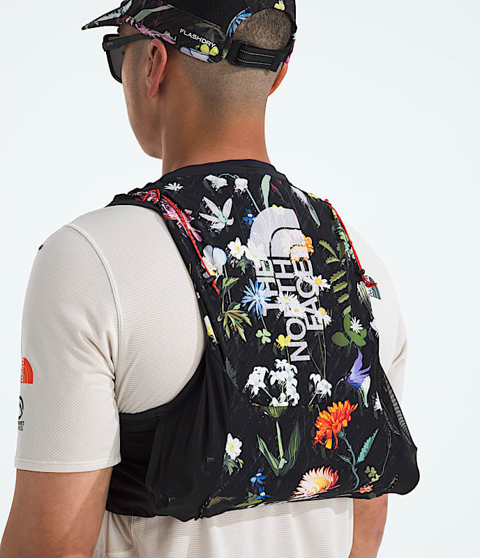 Summit Series Run Vest 10 TNF TNF BlackAlpine Floral Print ALT2
