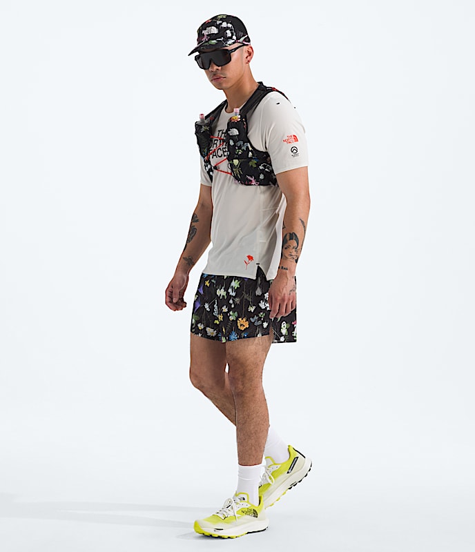 Summit Series Run Vest 10 TNF TNF BlackAlpine Floral Print MODELBACK