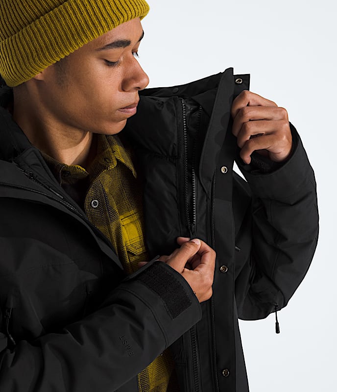 Mens RMST GORETEX Mountain Tek Jacket TNF MODELCLOSE3