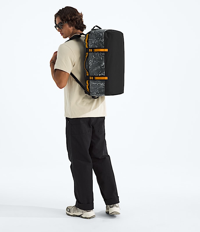 Base Camp DuffelS TNF Anthracite Grey Conrad Topos PrintSummit Gold MODELBACK