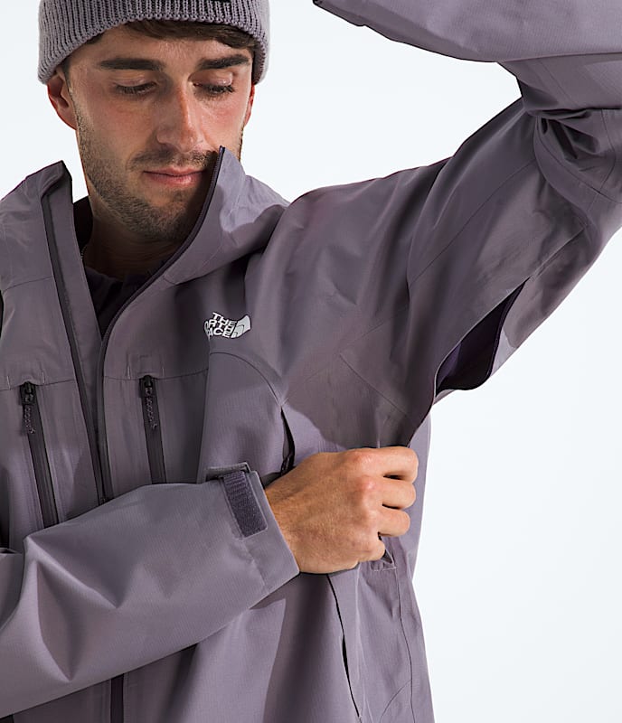 Mens Valley View Rain Jacket TNF MODELALT2